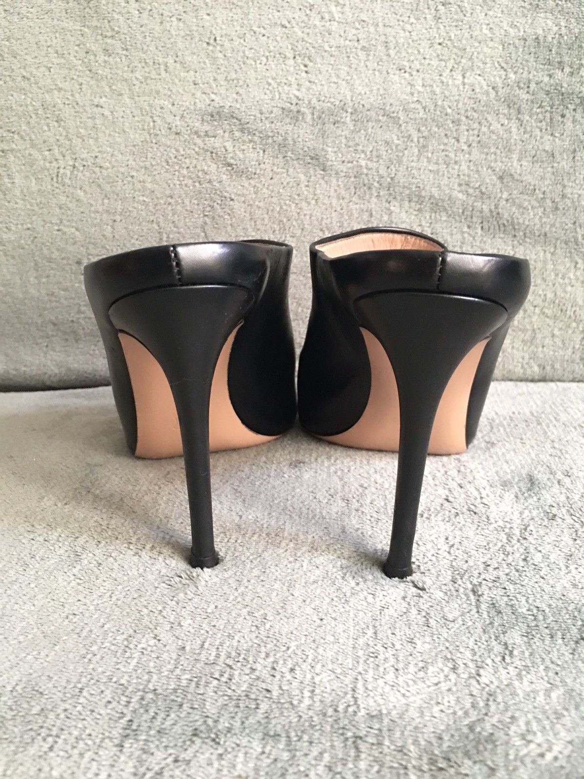 Gianvito Rossi Gianvito Rossi Nova Leather Mules Heels Shoe EU 37.5 Size US 7.5 / IT 37.5 - 5 Thumbnail