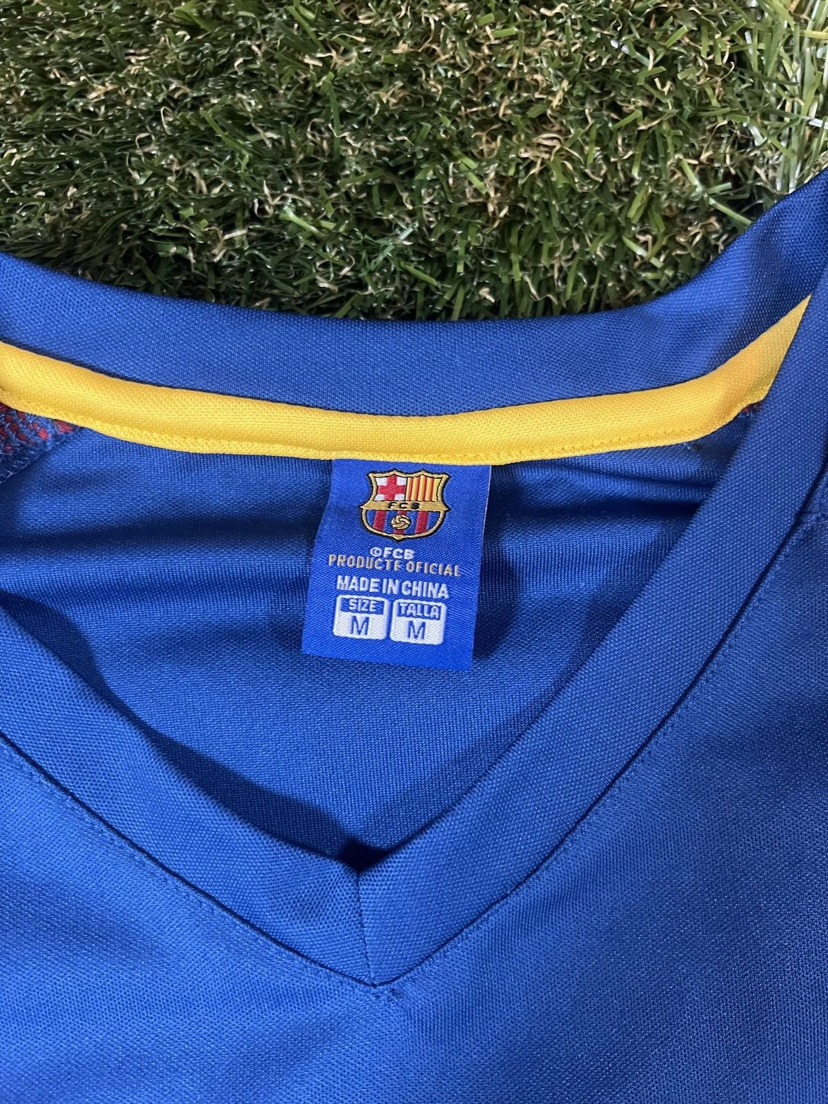 Vintage Vintage Y2K F.C Barcelona Messi Soccer Premier Club Jersey Size US M / EU 48-50 / 2 - 4 Thumbnail