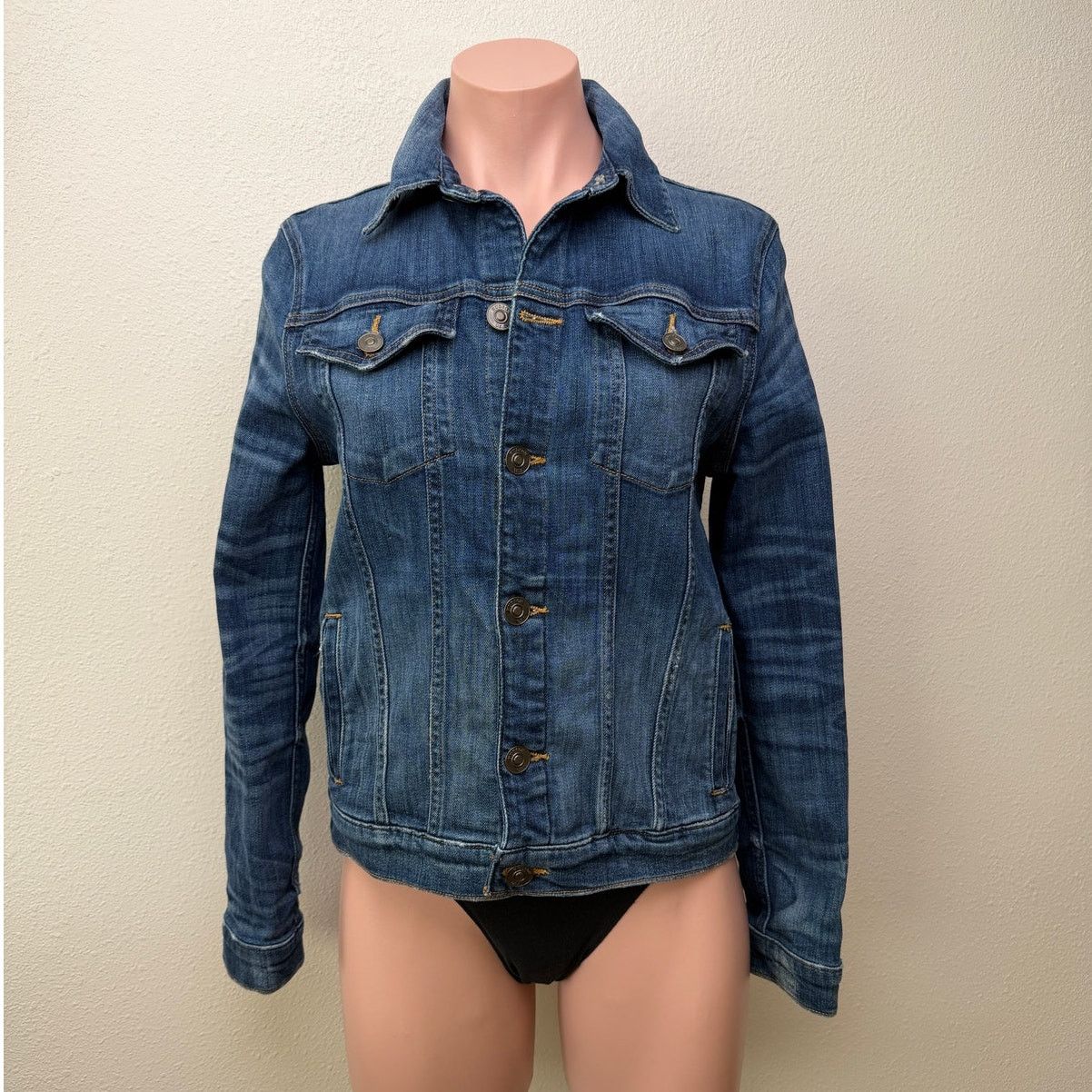 Hudson Outerwear Hudson Classic Medium Wash Denim Jacket Button Front XS Size XS / US 0-2 / IT 36-38 - 4 Thumbnail