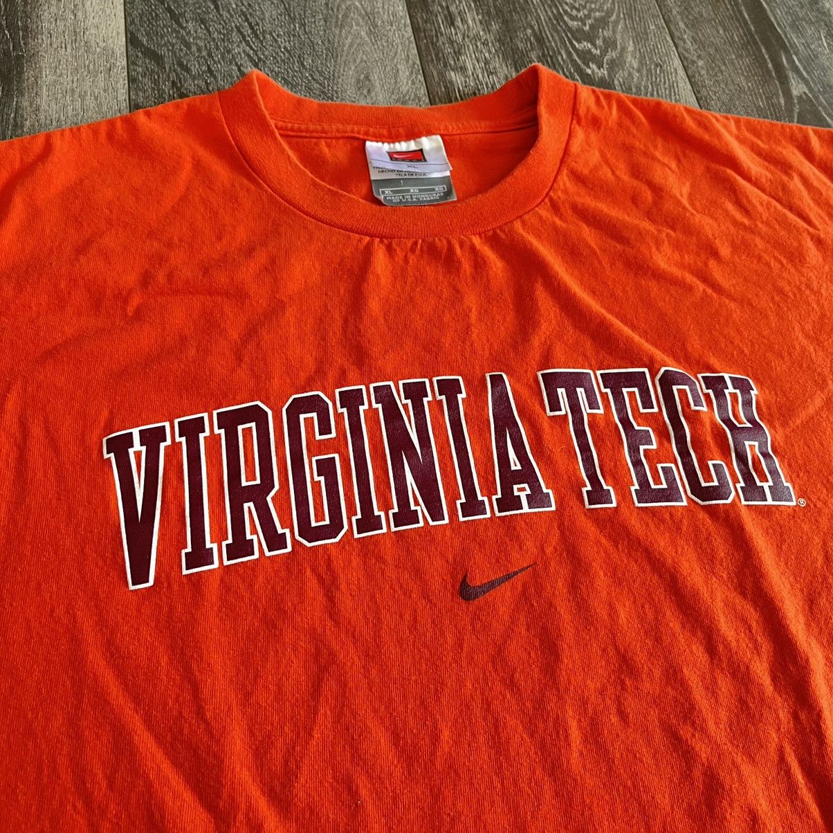 Nike Vintage Y2K Nike Virginia Tech Center Swoosh Logo Tee Shirt Size US XL / EU 56 / 4 - 1 Thumbnail