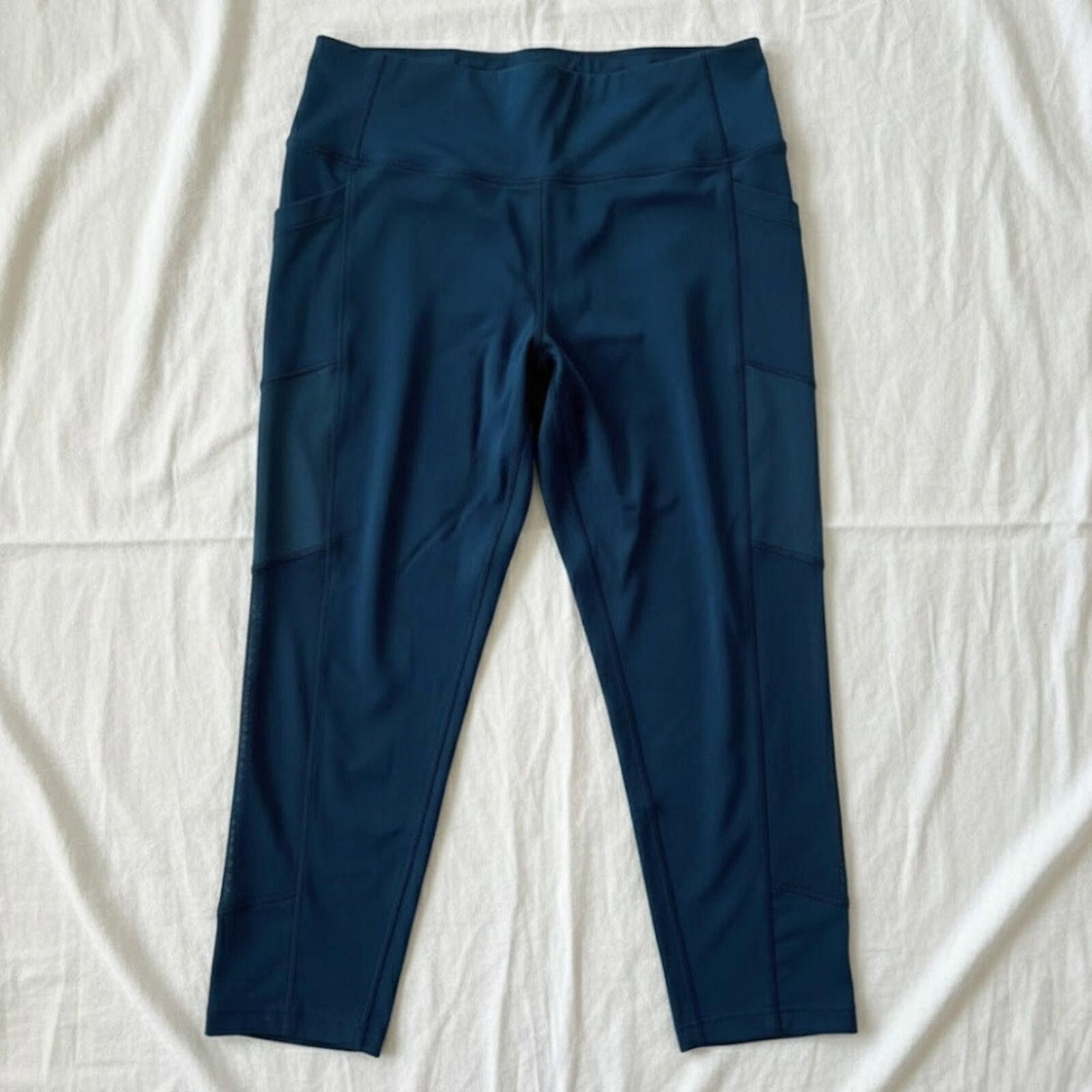 Bcbgmaxazria BCBGMaxAzria Black Capri Athletic Legging Pants Womens Large Size 36" / US 14 / IT 50 - 1 Thumbnail