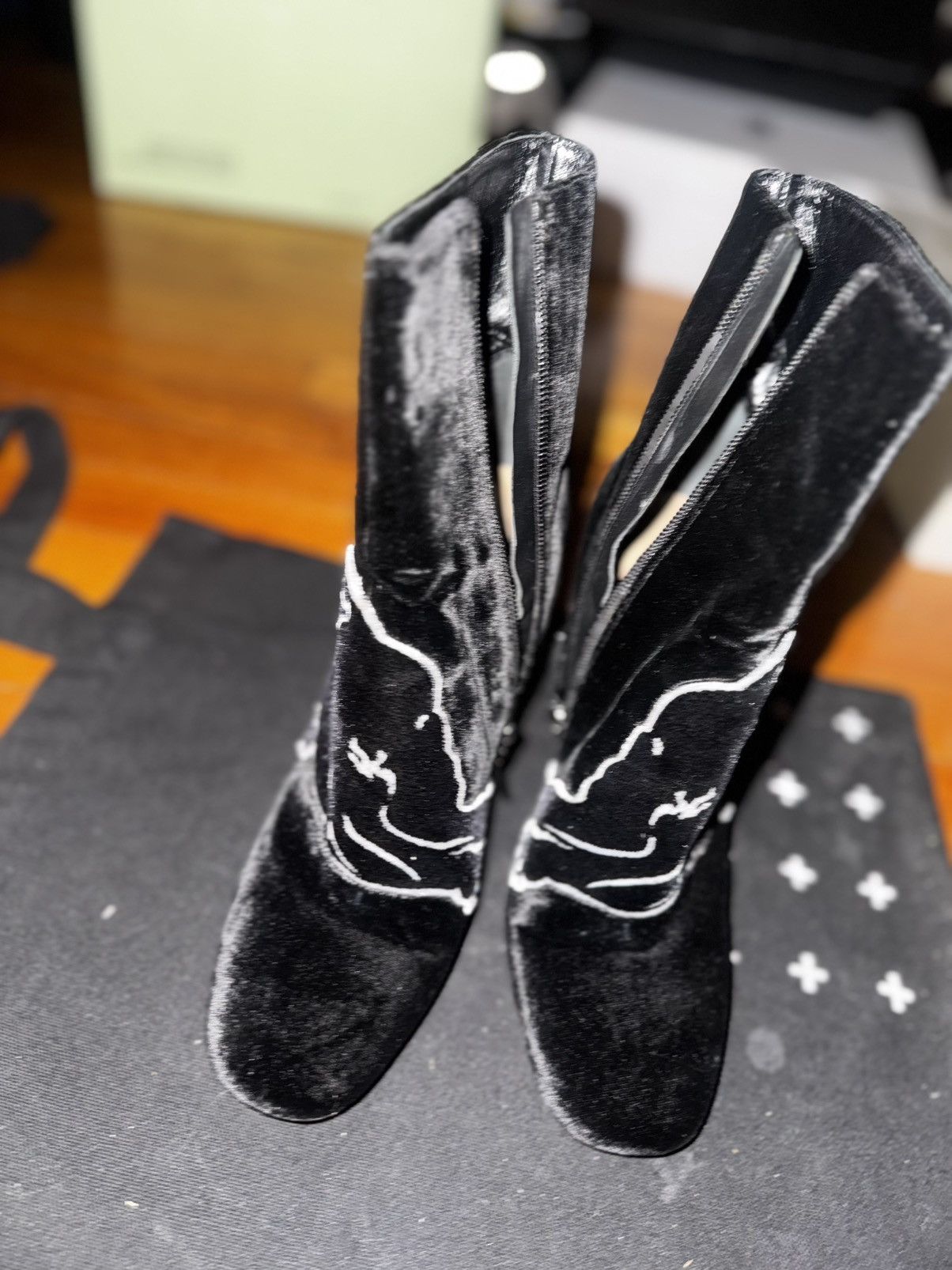 Valentino Valentino Garavani Velvet Panther Ankle Boots EU 38 Size US 8.5 / IT 38.5 - 6 Thumbnail