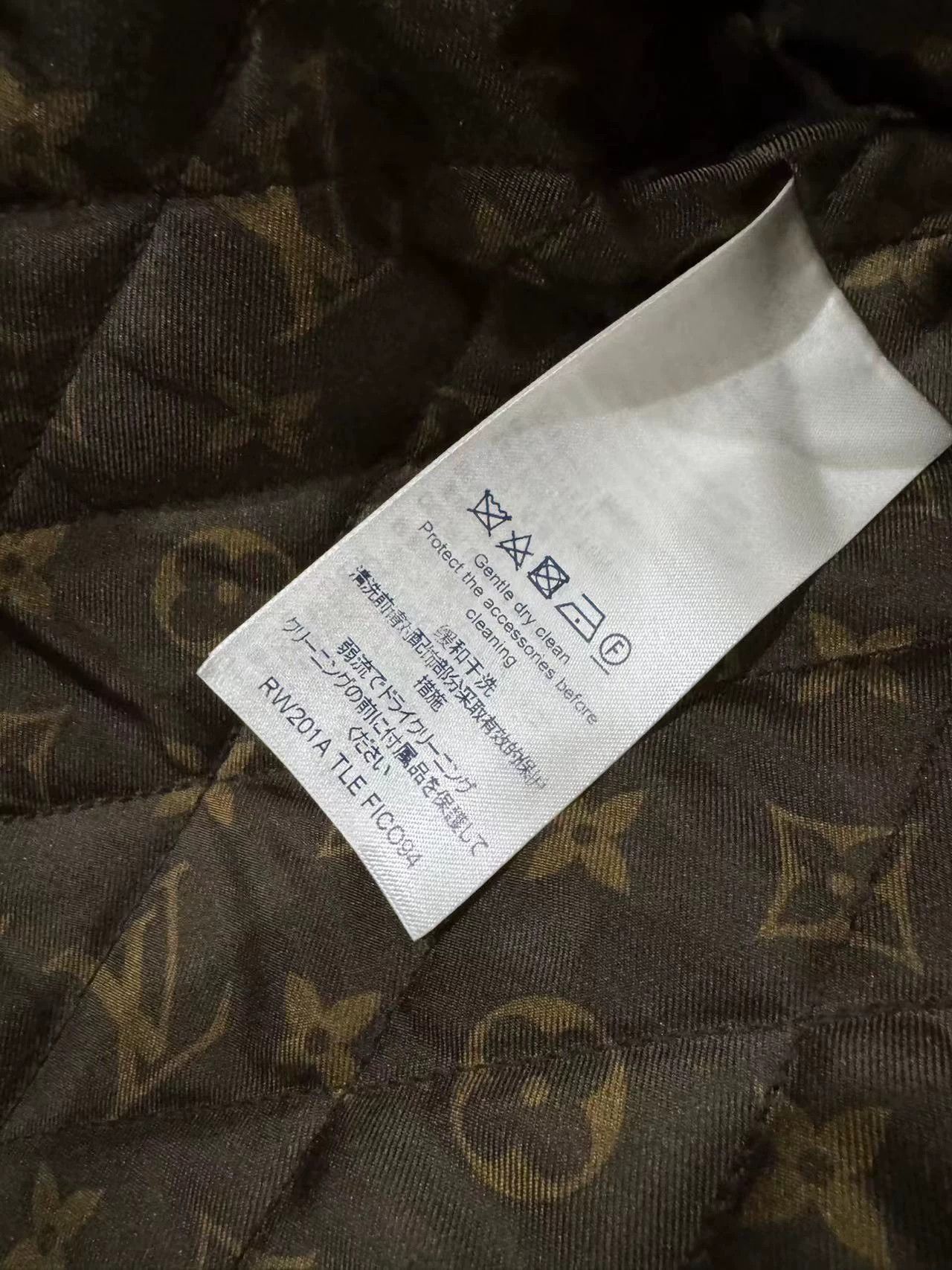 Louis Vuitton LV Show Patent Leather Coat w/ Monogram Lining NWT Size M / US 6-8 / IT 42-44 - 3 Thumbnail
