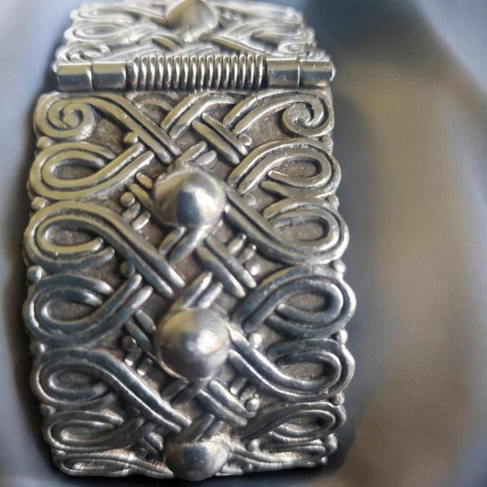 Designer Vintage Steel Filigree Hinged Bangle 20.32 cm Size ONE SIZE - 4 Thumbnail
