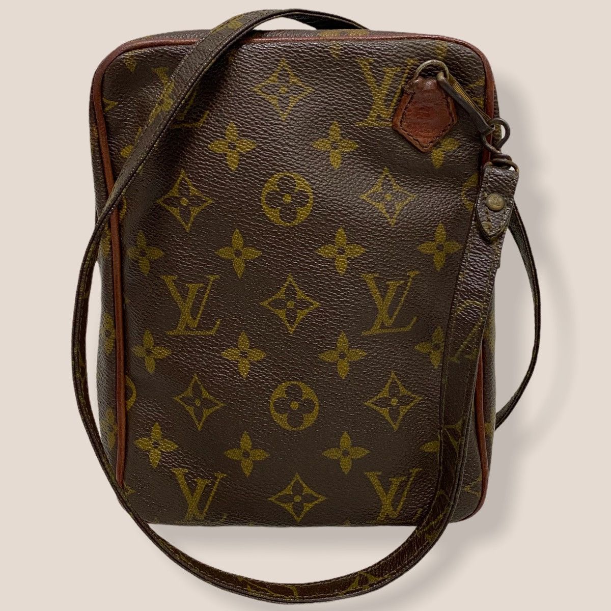 Vintage ‼️YES‼️ AUTHENTIC LOUIS VUITTON DANUBE ECLAIR ZIPPER SLING BAG Size ONE SIZE - 5 Thumbnail