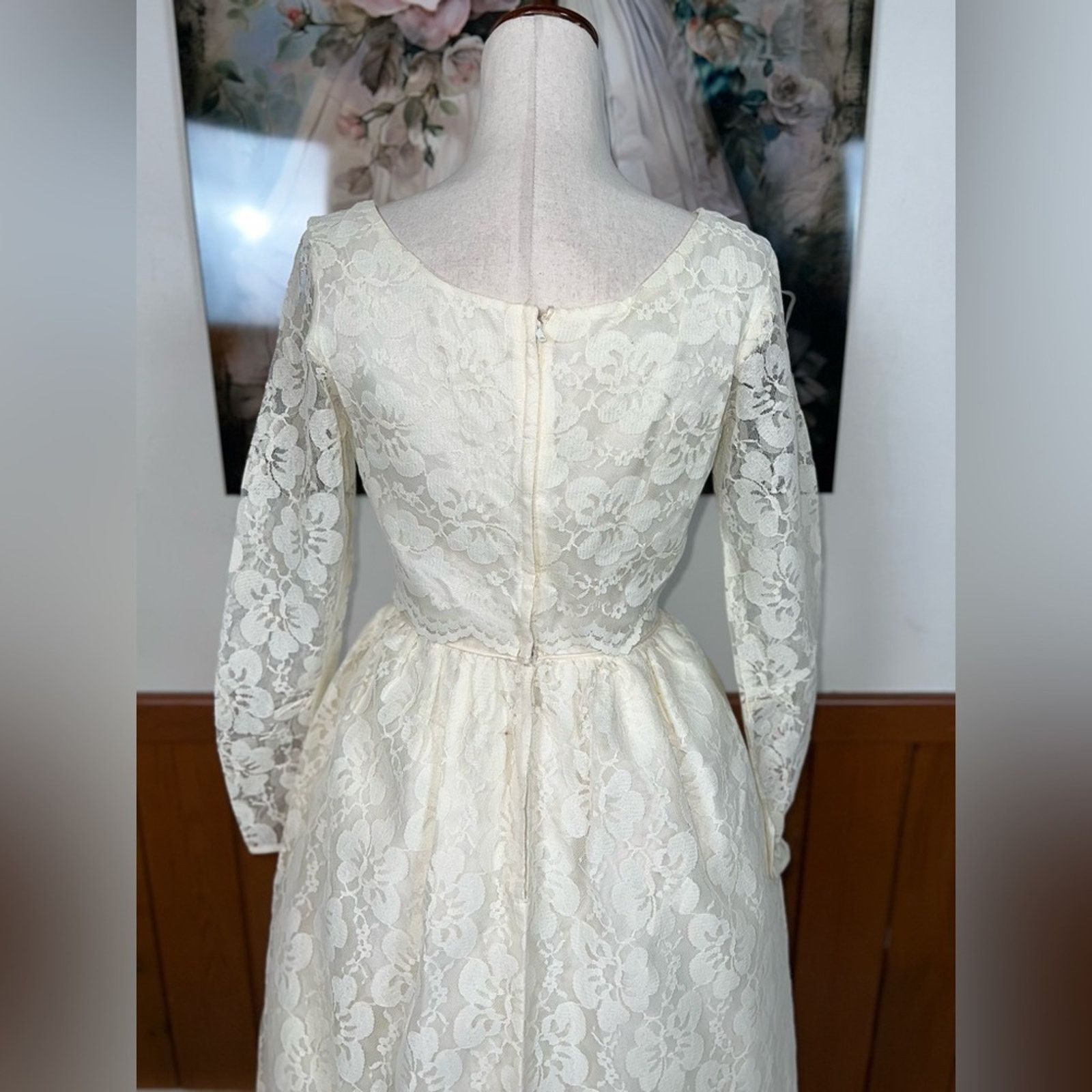 Vintage Beautiful Vintage 1950s Lace Wedding Gown & Veil! Size M / US 6-8 / IT 42-44 - 9 Thumbnail