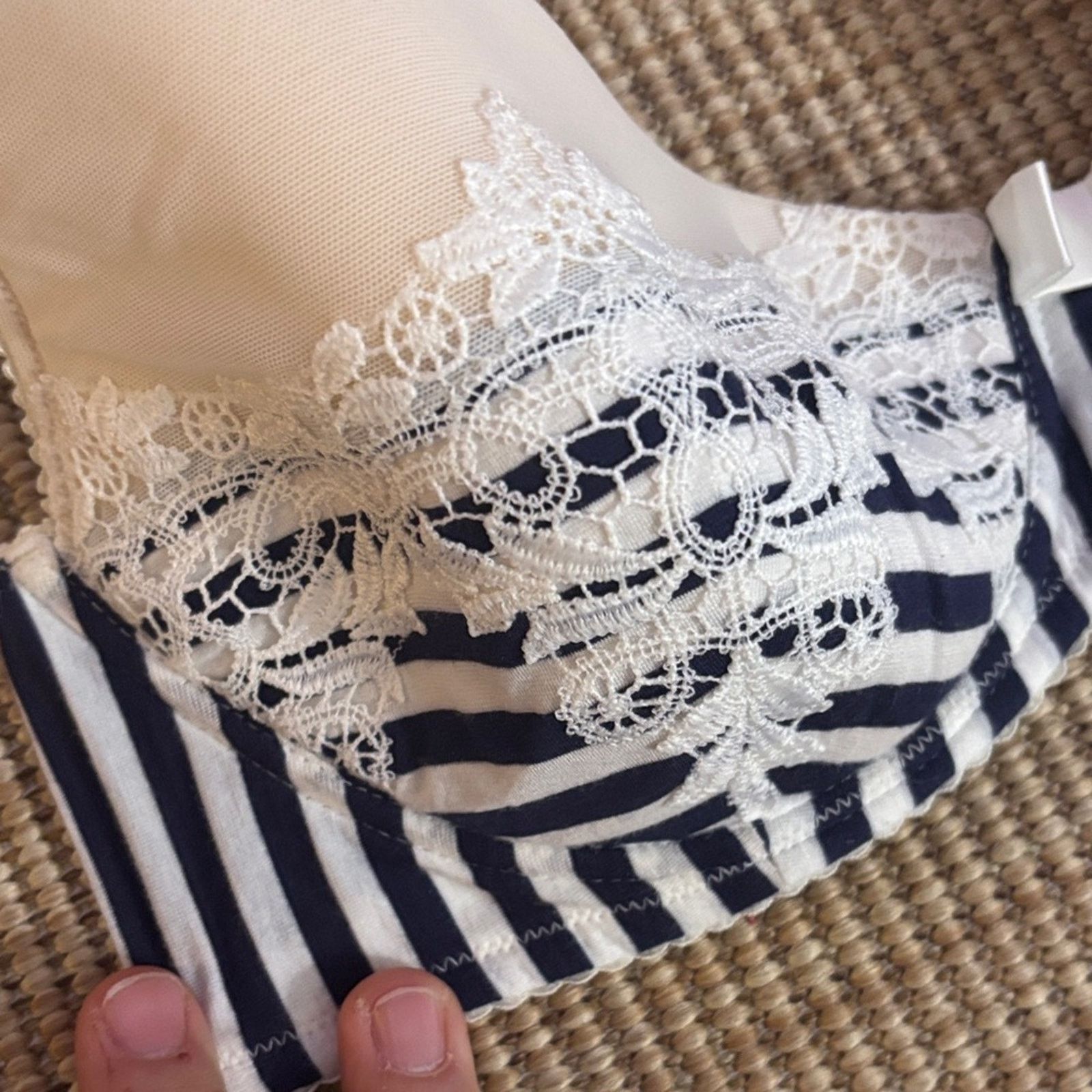 La Perla NWT La Perla Cream and Navy Lace Bra Women's Size L Size ONE SIZE - 8 Thumbnail