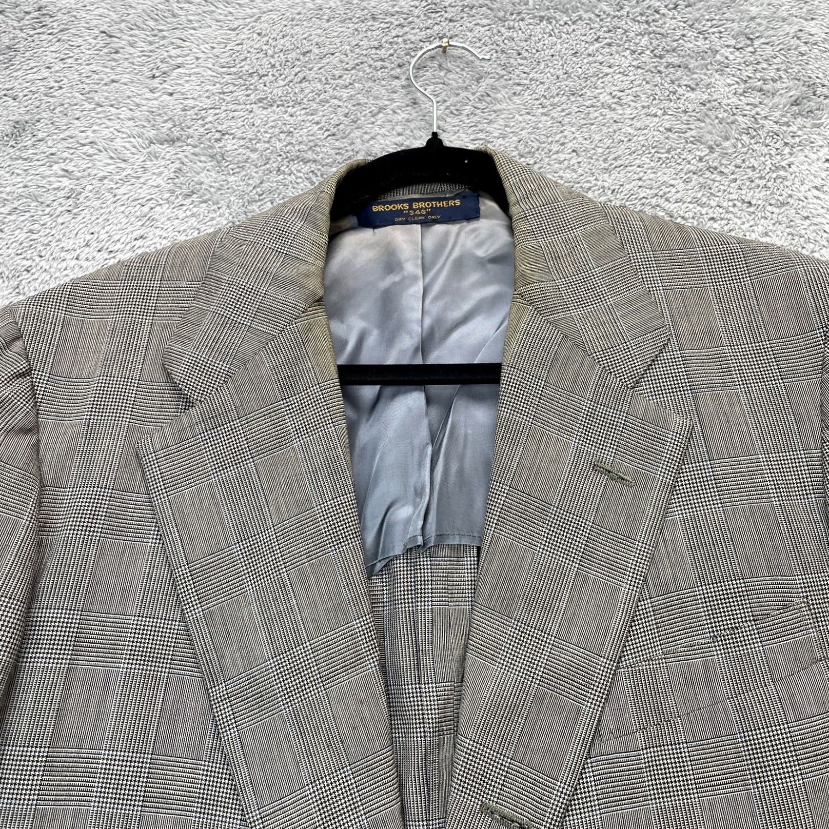 Brooks Brothers 2. The new title focuses on most important selling points and keywords: "Vintage Brooks Brothers Jacket", "Regular Gray", "45 Plaid", "Business Size US L / EU 52-54 / 3 - 2 Thumbnail
