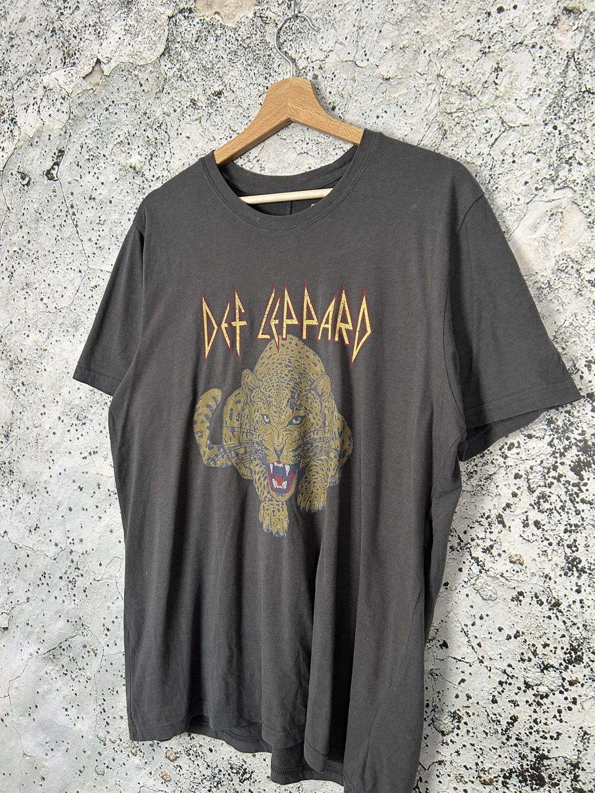 Abercrombie & Fitch Def Leppard Rock Band Tee Graphic Logo Metal Glam Hype Size US L / EU 52-54 / 3 - 2 Thumbnail