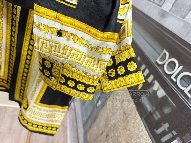 Versace Versace Black and gold Medusa long-sleeved shirt Size US L / EU 52-54 / 3 - 5 Thumbnail