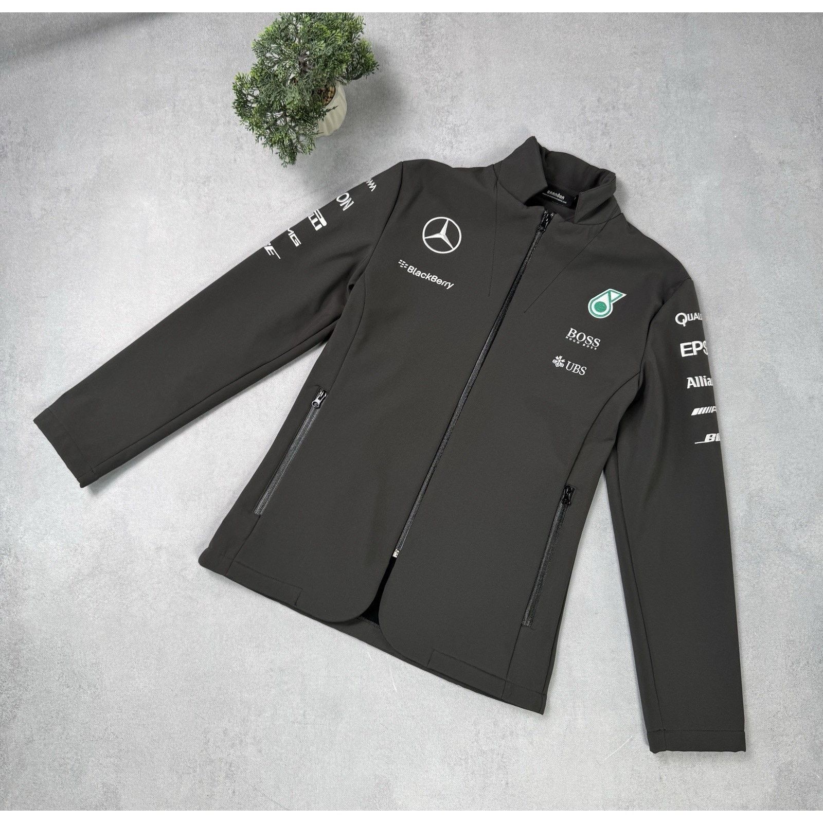 Mercedes-Benz Hugo Boss Mercedes-AMG Petronas F1 Team Softshell Jacket S Size US S / EU 44-46 / 1 - 1 Thumbnail