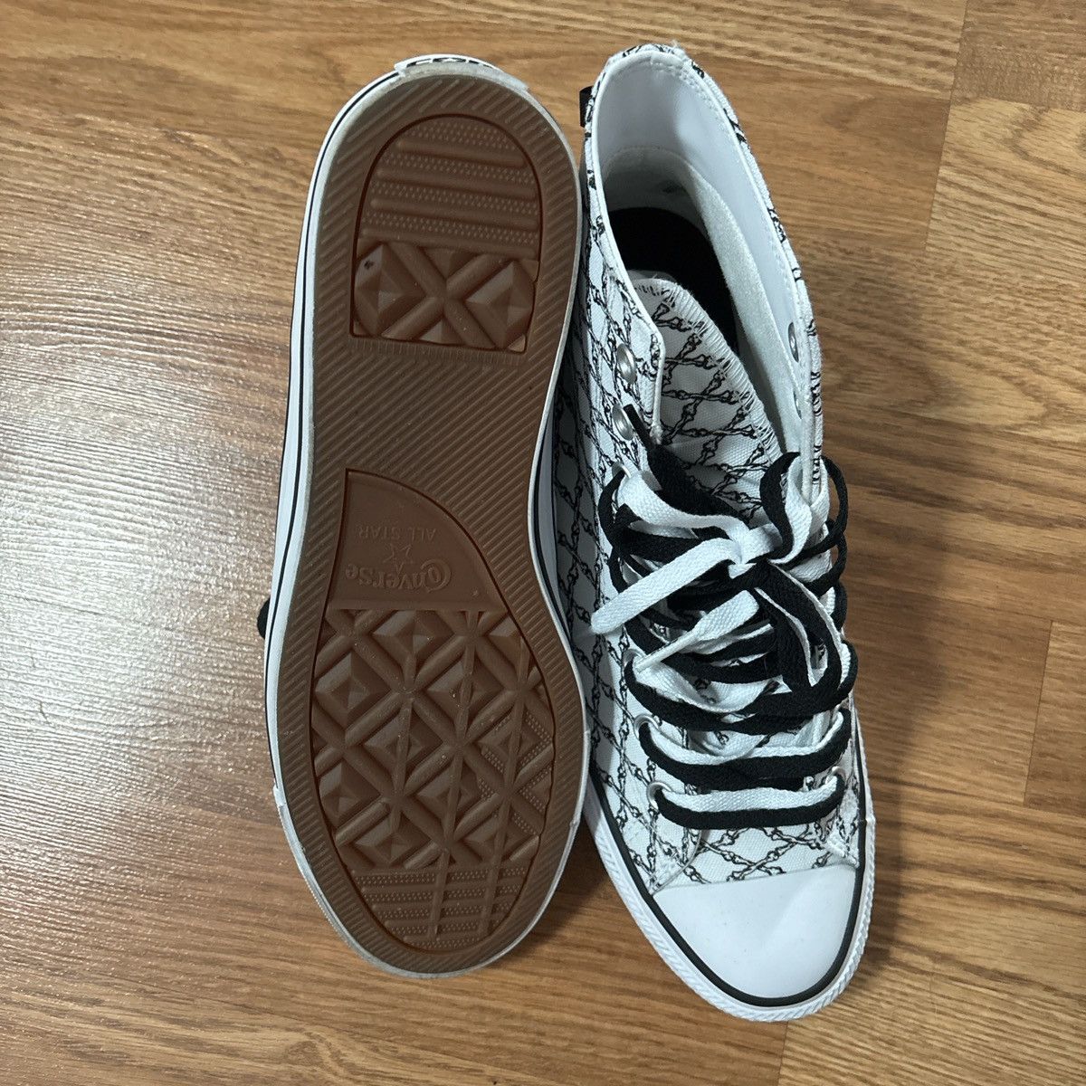 Converse High top chuck Taylor Size US 9.5 / EU 42-43 - 3 Thumbnail