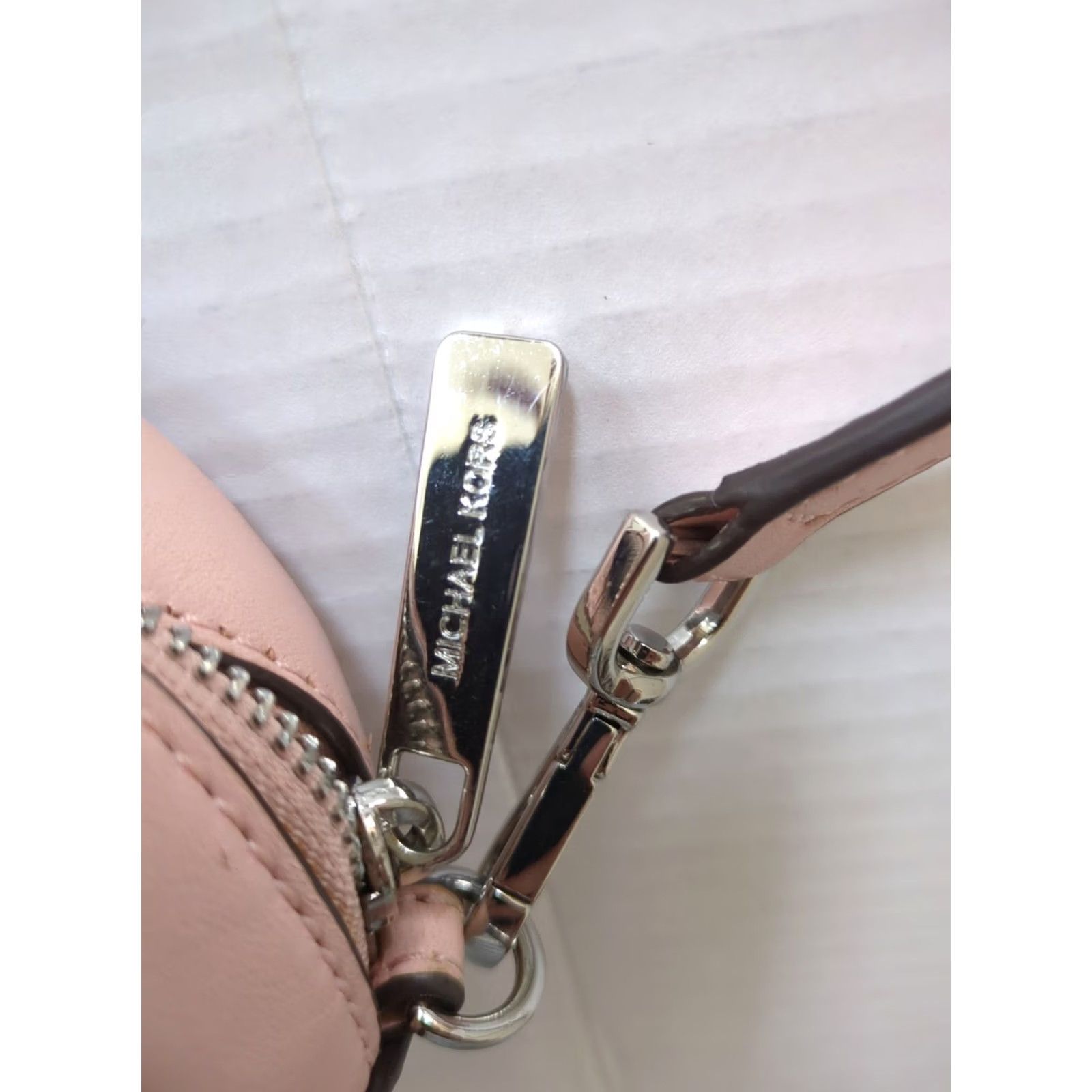 Vintage Michael Kors Vivianne Canteen Quilted Leather Crossbody Bag Women Pink Pastel Crossbody Quilted Leather Bag Mens Womens Girls Size ONE SIZE - 3 Thumbnail