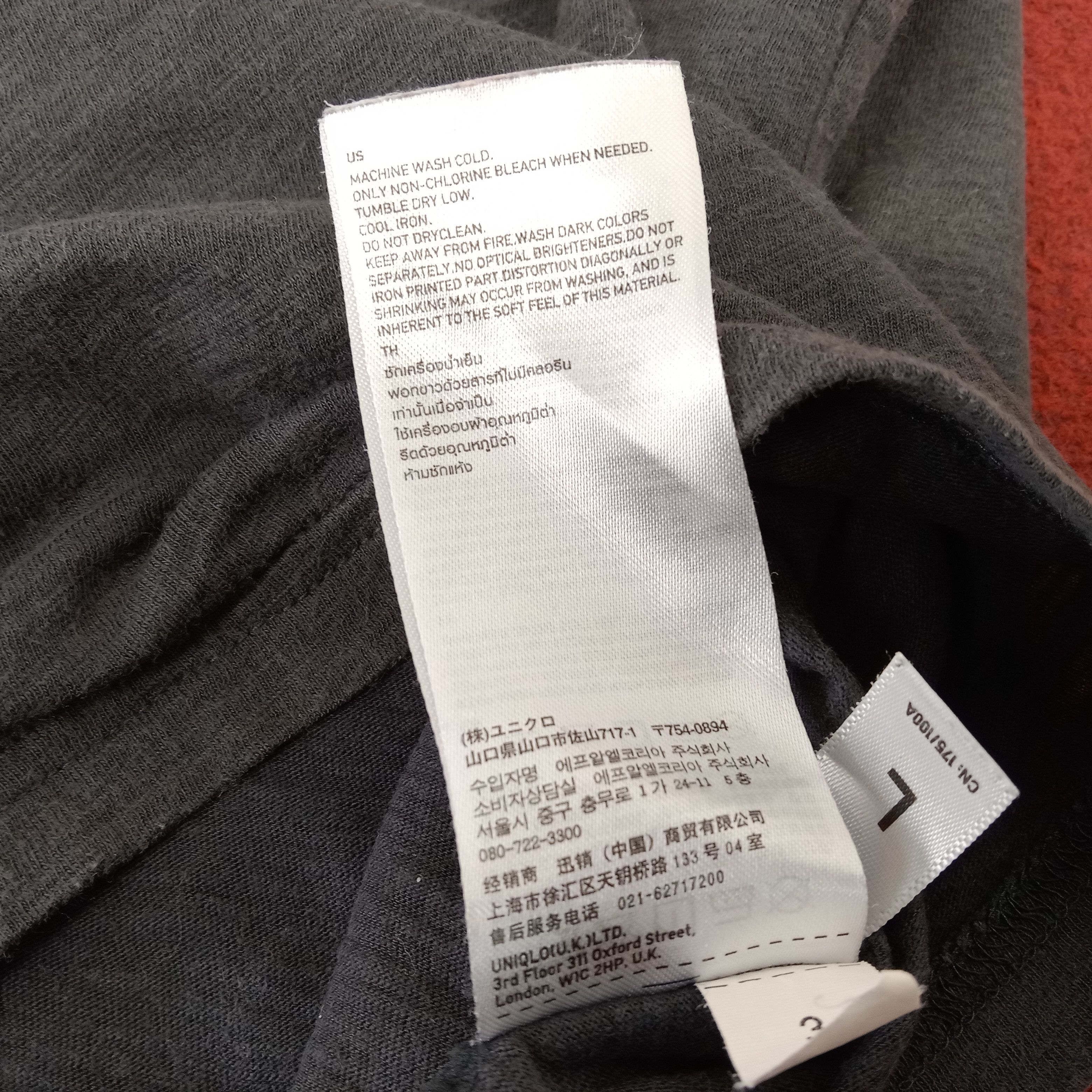 Japanese Brand Uniqlo Undercover Japanese Brand Skulls Design Custom Tshirt Size US L / EU 52-54 / 3 - 9 Thumbnail