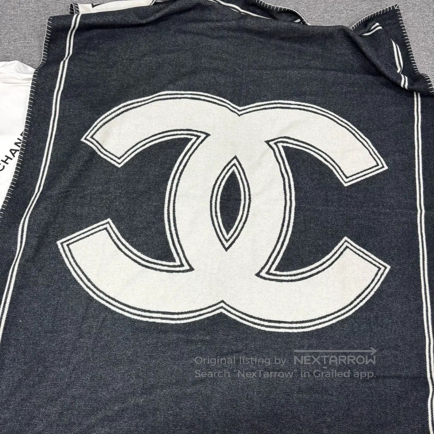 Chanel Chanel 21B Classic Double-C Logo, Double-Sided, Cashmere S Size ONE SIZE - 1 Thumbnail