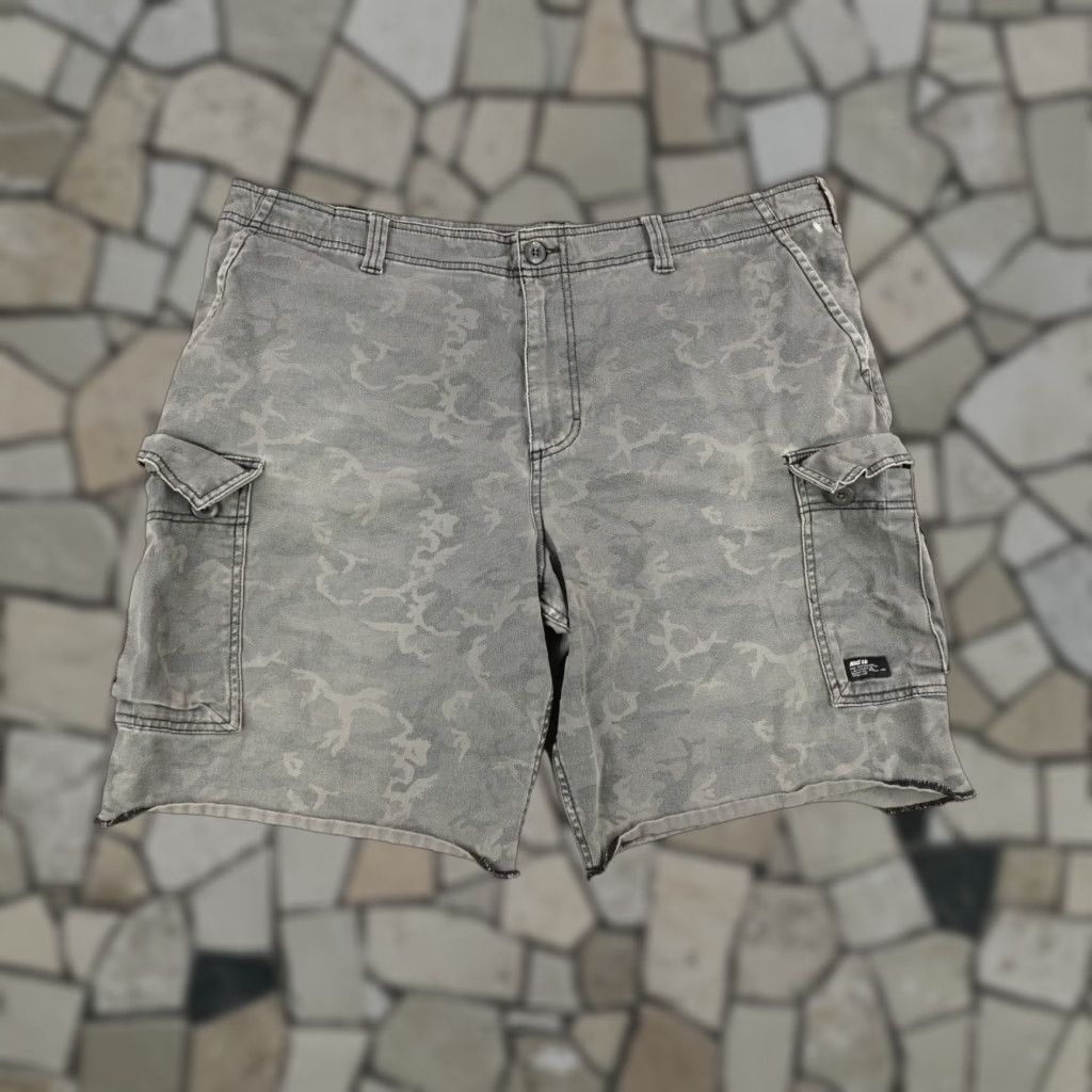 Nike Nike SB Shorts Mens 40 Gray Camouflage Cargo Skater Baggy Size US 42 / EU 58 - 1 Thumbnail