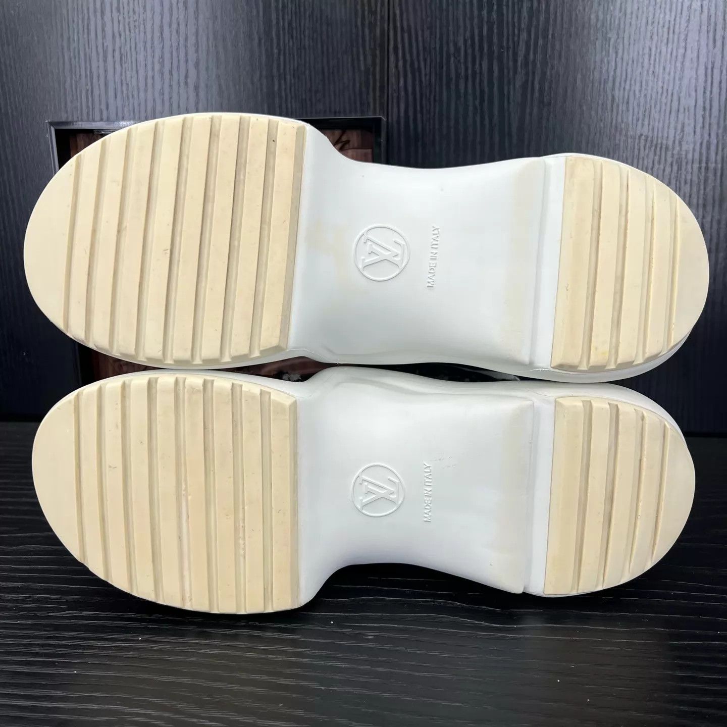 Louis Vuitton LV Archlight White & Black Wool Sneaker 38.5 Size US 8 / IT 38 - 7 Thumbnail