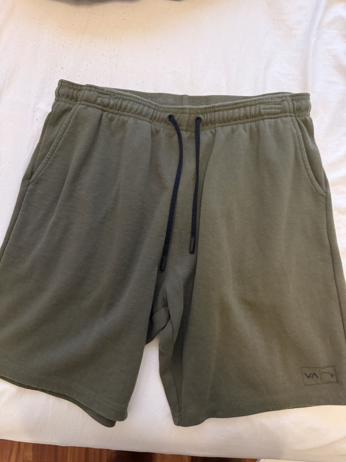 RVCA Dark Green Cotton RVCA shorts size large Size US 34 / EU 50 - 1 Thumbnail
