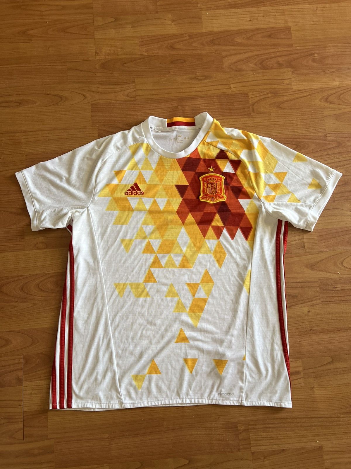 Adidas Spain 2016/2017 Away Jersey aka spilled cheese/doritos kit Size US L / EU 52-54 / 3 - 1 Thumbnail