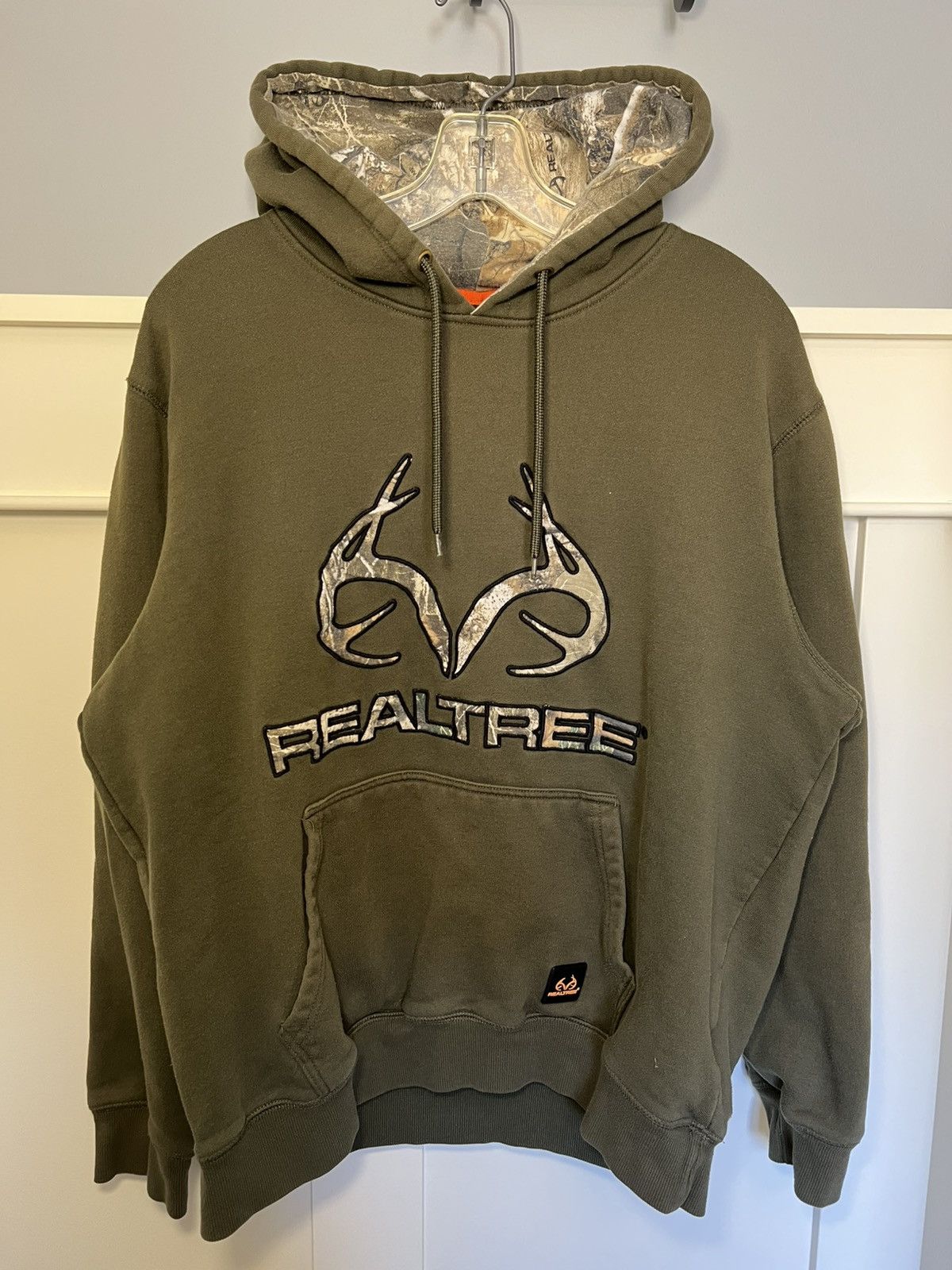 Realtree Vintage Real Tree camo lined hood and logo pullover hoodie Size US L / EU 52-54 / 3 - 1 Thumbnail