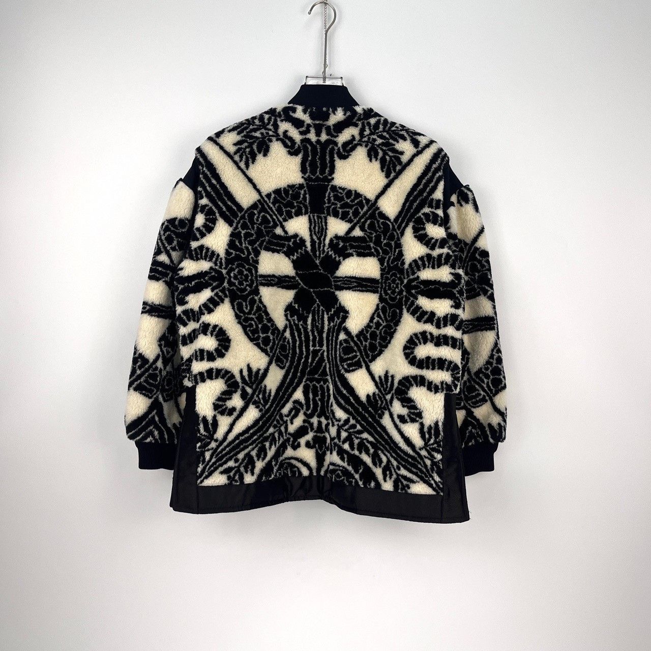 Louis Vuitton Louis Vuitton Black and white jacquard suede jacket Nextarr Size US S / EU 44-46 / 1 - 4 Thumbnail