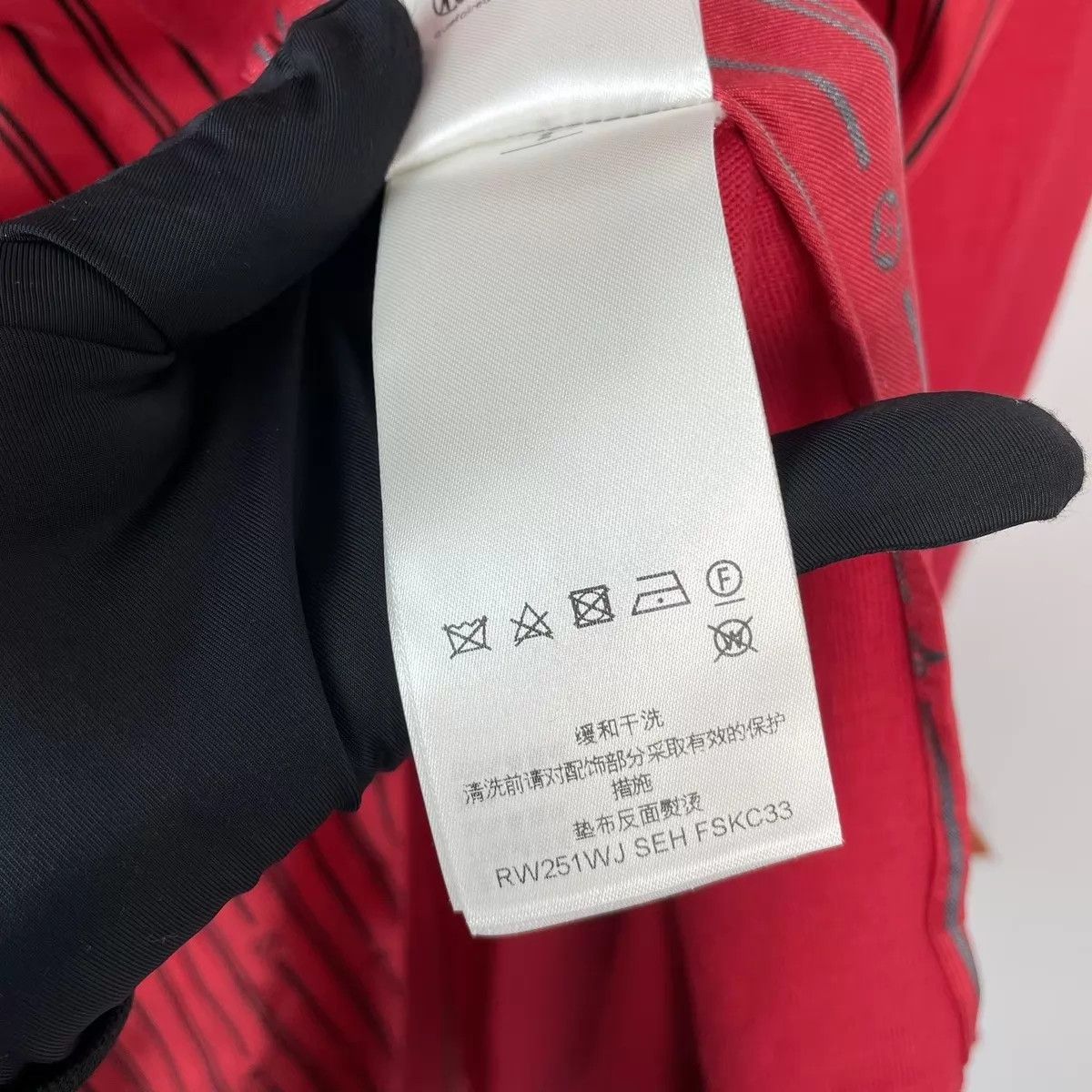 Louis Vuitton LV Red Shirt L Size L / US 10 / IT 46 - 8 Thumbnail