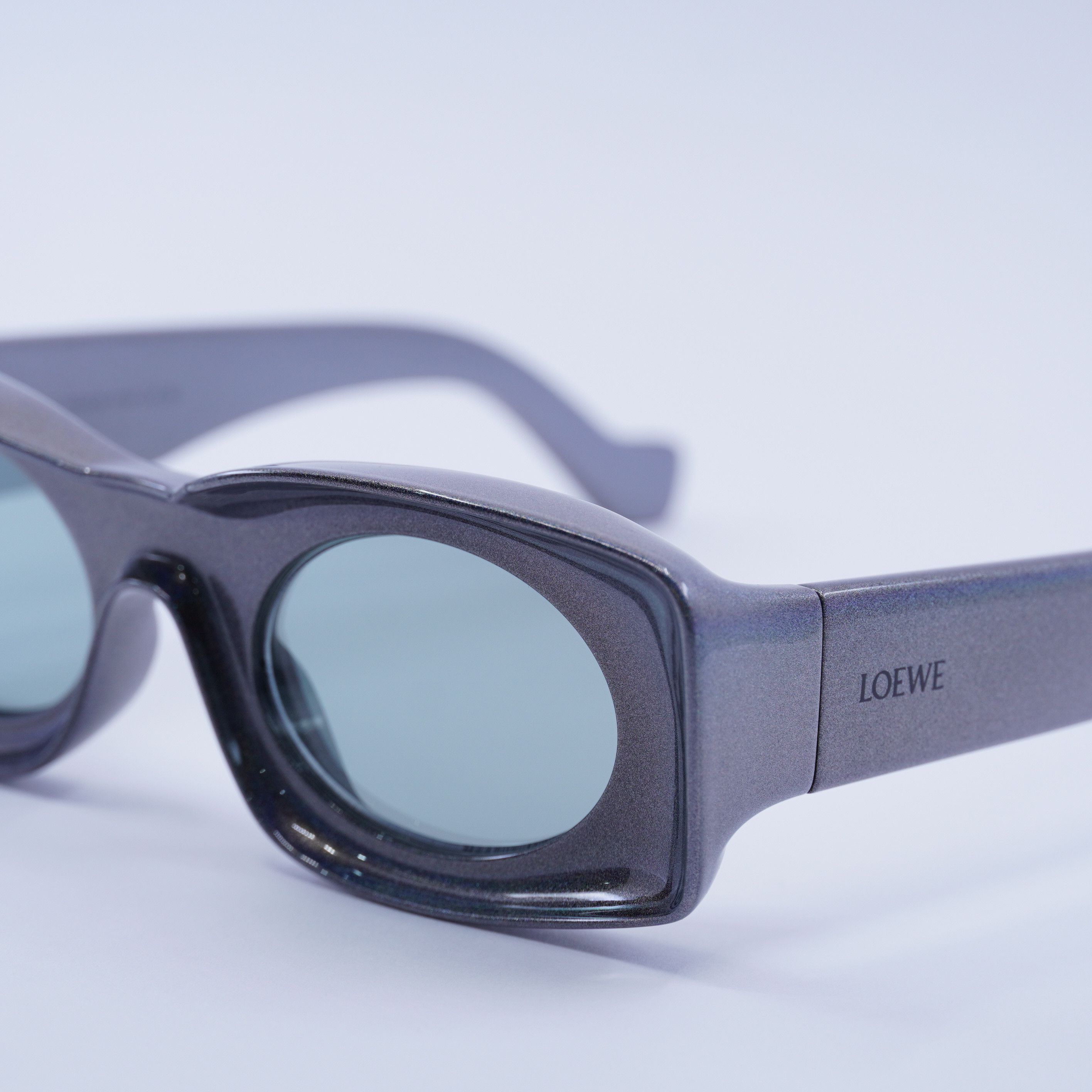 Loewe Loewe LW40033I 05X Sunglasses Pearlescent Rectangle Frame Size ONE SIZE - 2 Thumbnail