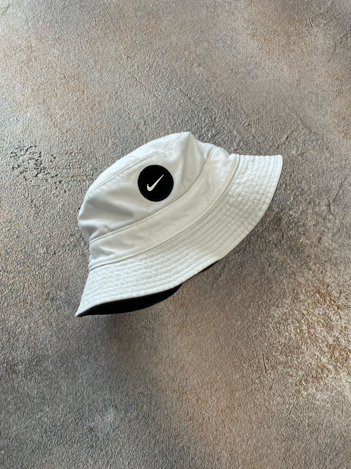 Nike Vintage Nike Bucket Hat Center Swoosh Size ONE SIZE - 1 Thumbnail