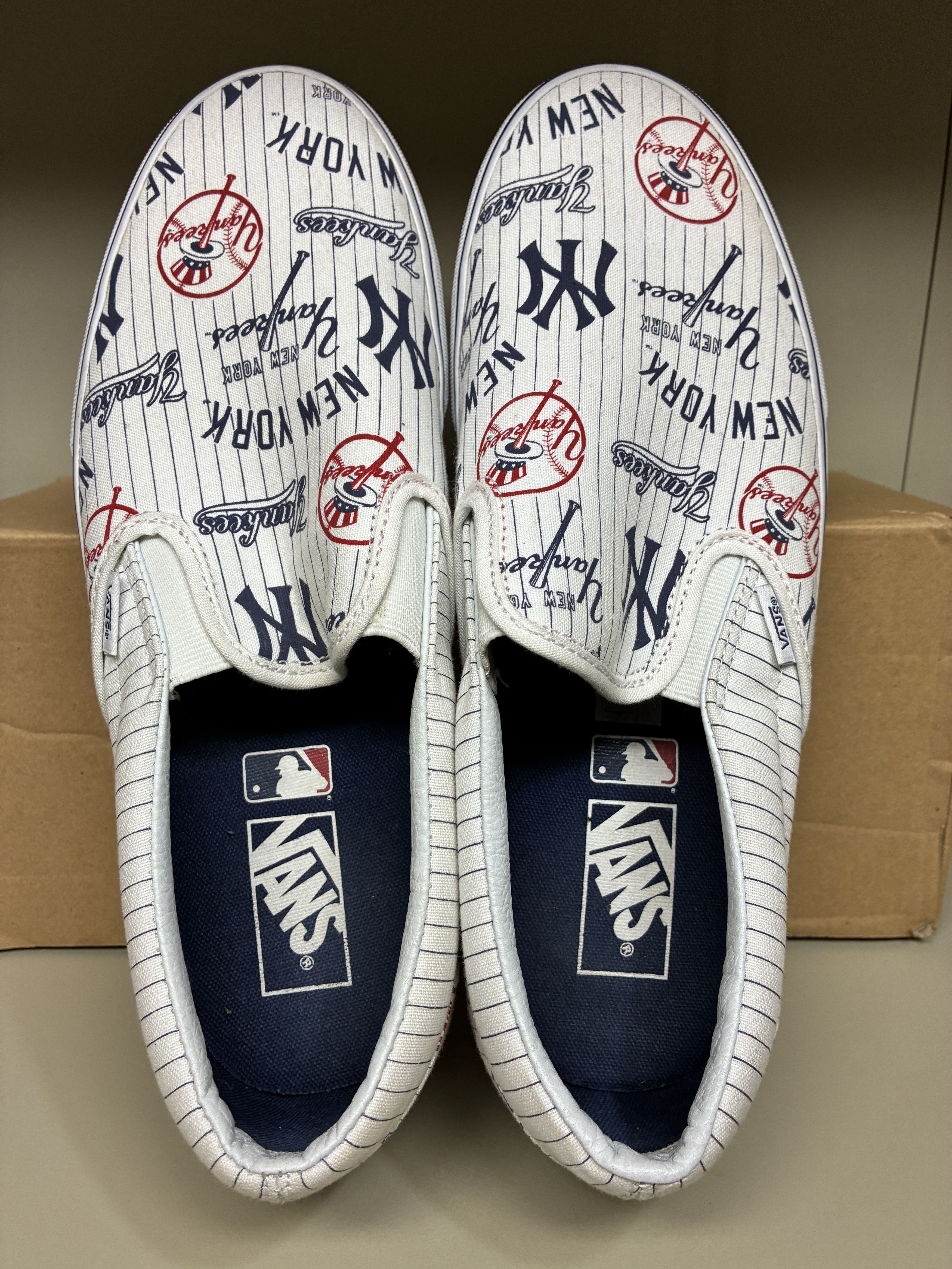 Vans Vans Classic Slip-On MLB New York Yankees White Men Size 11 Size US 11 / EU 44 - 5 Thumbnail