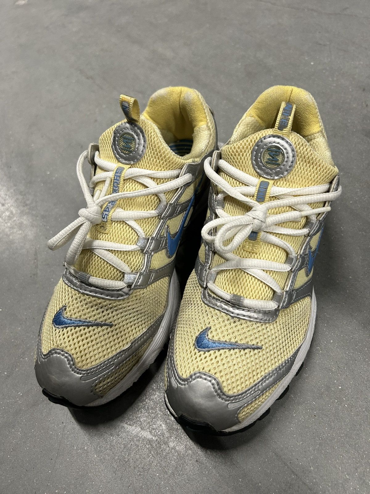 size 7 nike shox