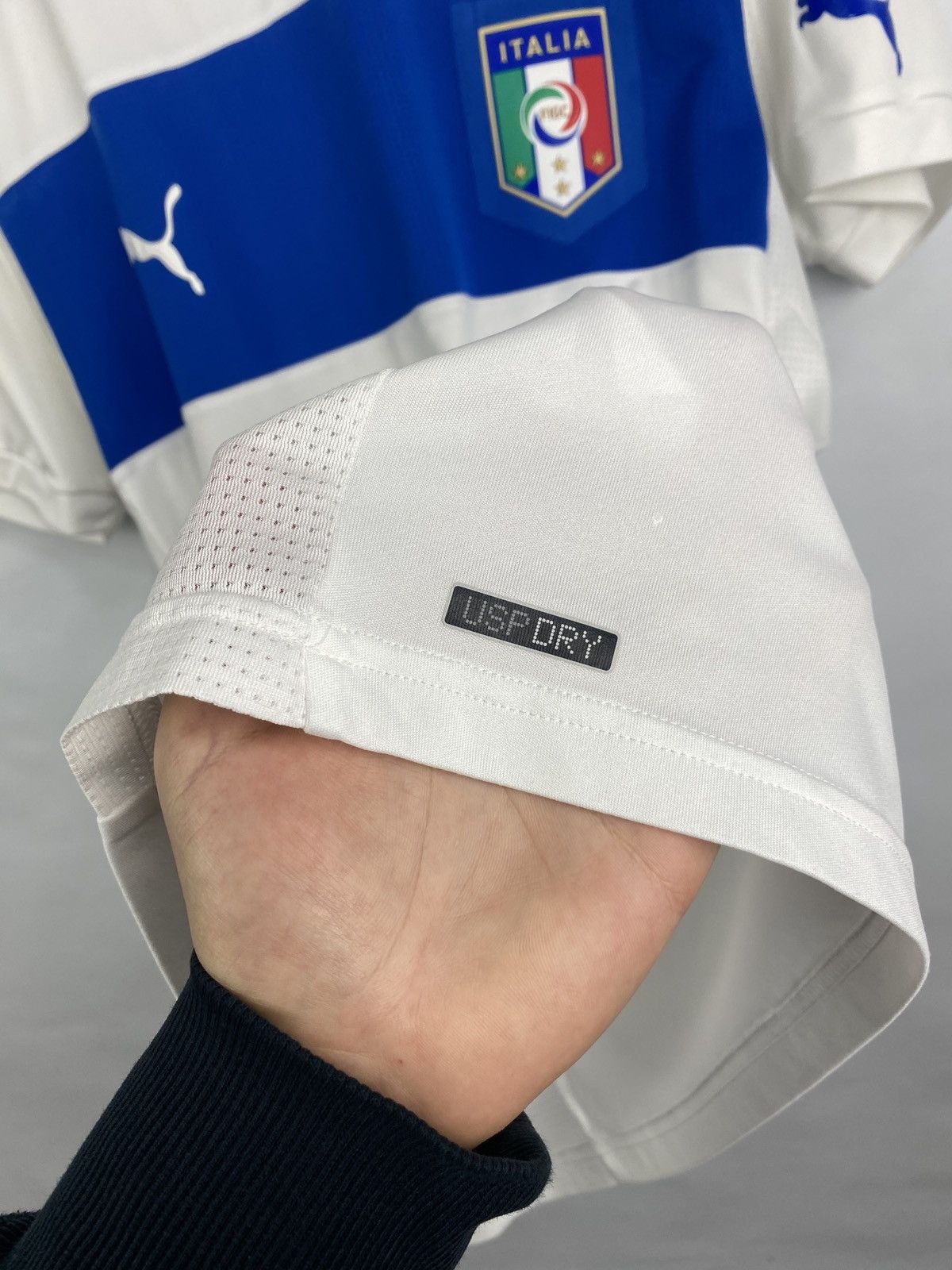 Puma 🇮🇹 Vintage Y2K Puma Italy Soccer Jersey T-Shirt Retro Rare Size US L / EU 52-54 / 3 - 8 Thumbnail