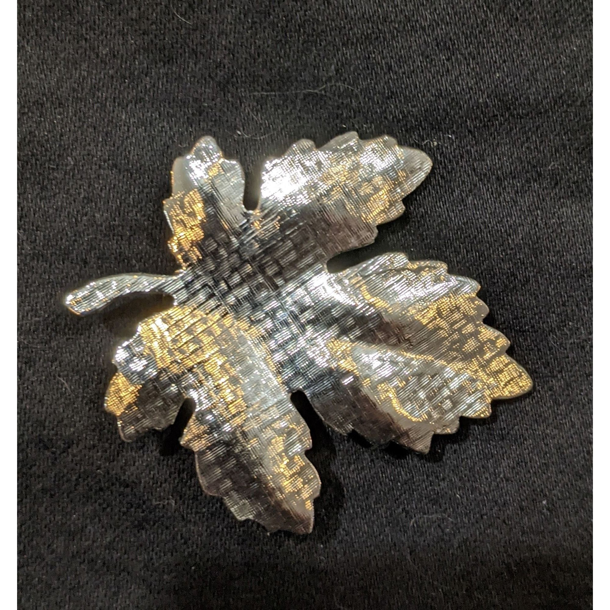 Other Vintage Silver Tone Textured Maple Leaf Brooch Size ONE SIZE - 1 Thumbnail