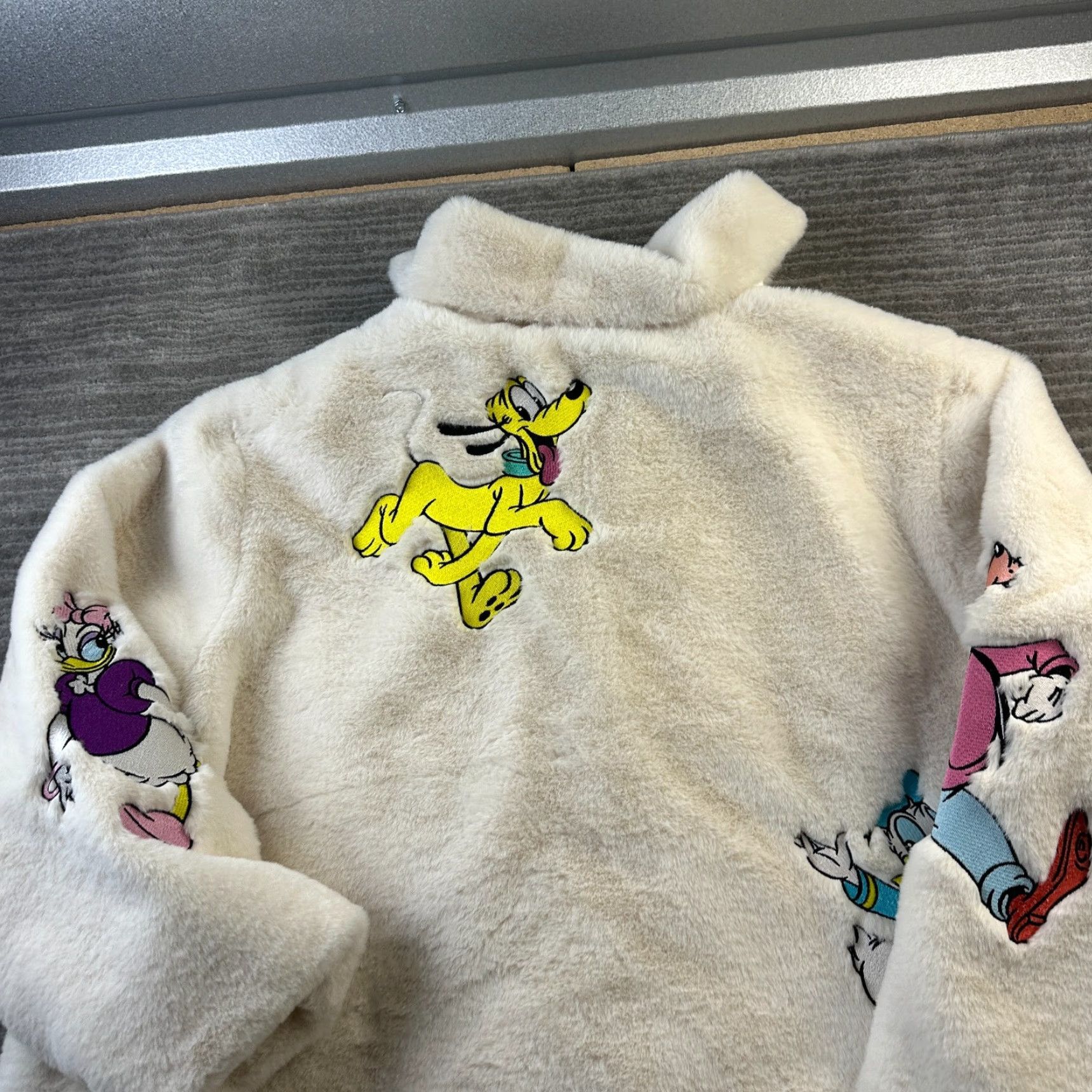 Disney Disney Jacket Womens 1X Faux Fur Mickey And Friends Full Zip Size XL / US 12-14 / IT 48-50 - 6 Thumbnail