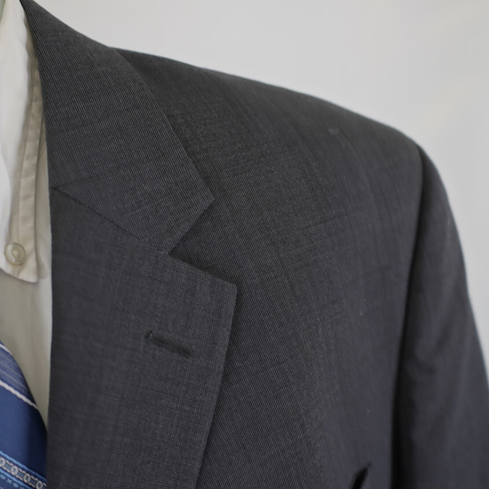 Jos. A. Bank Jos A Bank Wool Gray Birdseye 2 Piece Suit 46R 40/29 3 Butto Size 46R - 6 Thumbnail