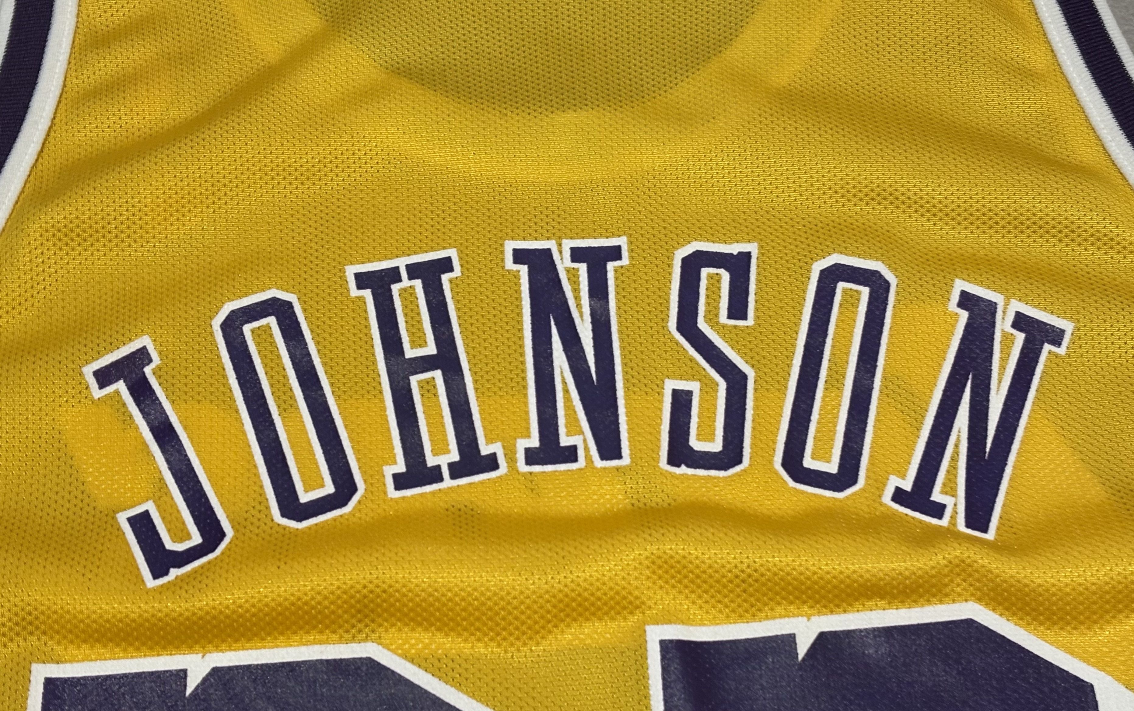 Champion Los Angeles Lakers 90s Johnson #32 Champion Basketball Size US XL / EU 56 / 4 - 19 Thumbnail