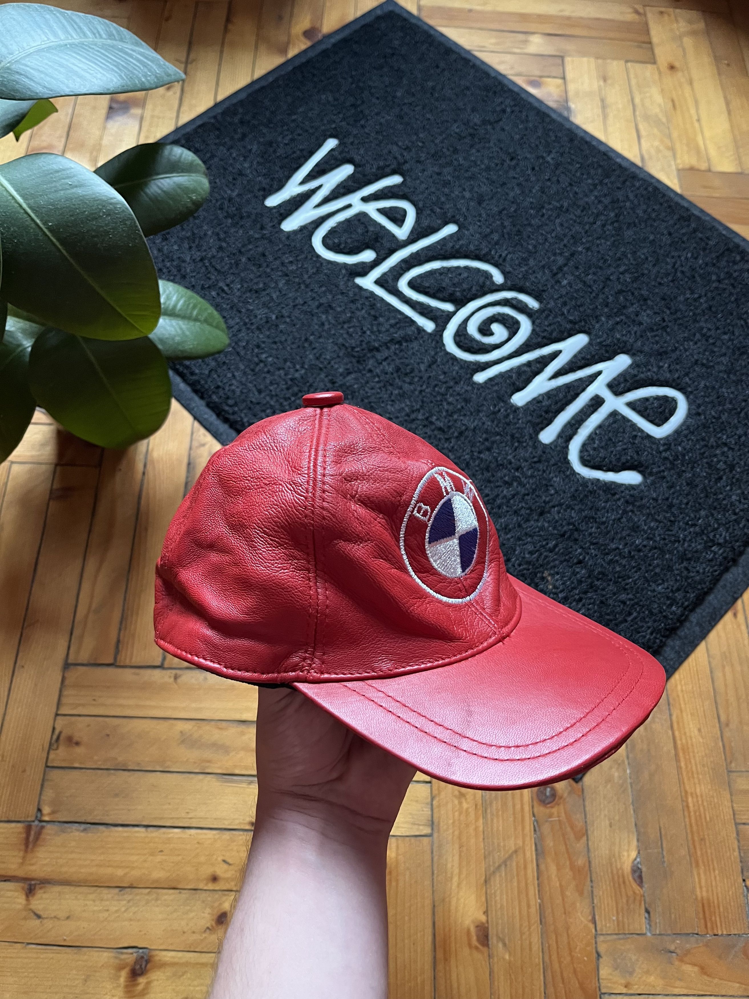 BMW Vintage BMW F1 Ferrari Red Nascar Racing 5 Panel Leather Cap Size ONE SIZE - 2 Thumbnail