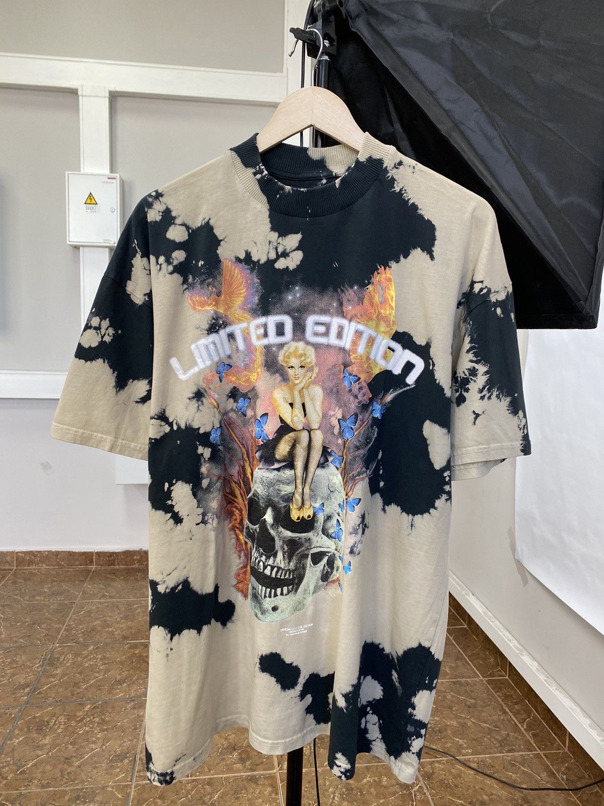 Vintage 💀 Vintage Skull Sexy Girl Fire Japan Style T-Shirt Rare Hype Size US XL / EU 56 / 4 - 1 Thumbnail