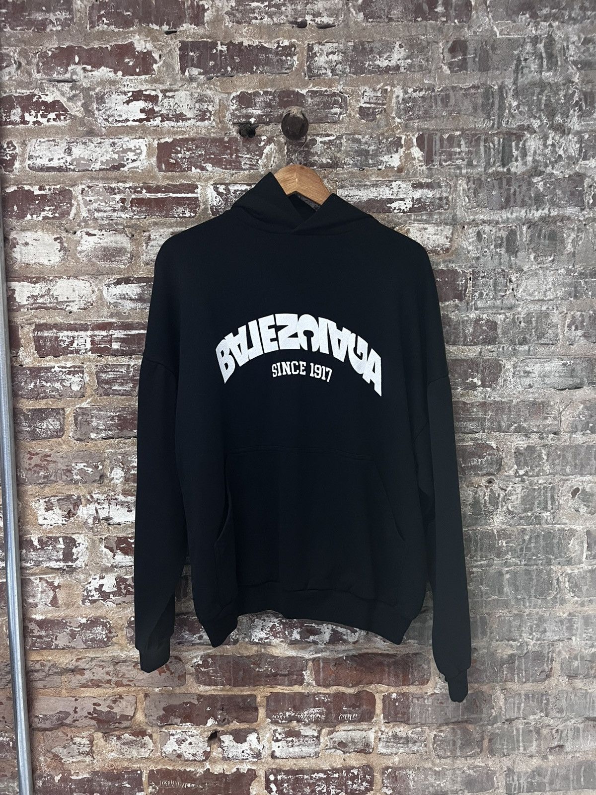 Balenciaga balenciaga "Flip Round" Hoodie Size US S / EU 44-46 / 1 - 1 Thumbnail