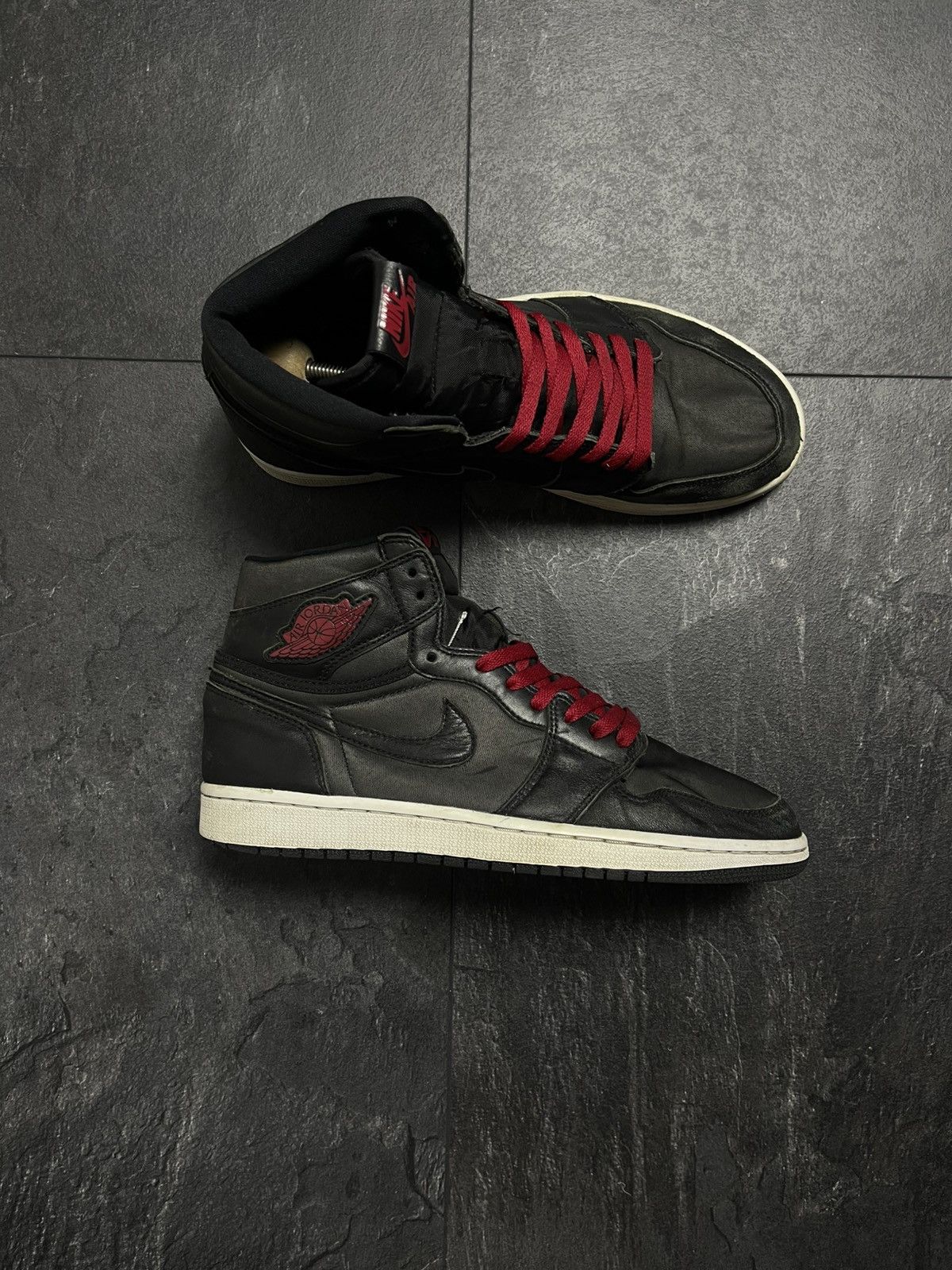 Jordan Brand Nike Air Jordan 1 Retro High OG Black Gym Red Size US 9 / EU 42 - 1 Thumbnail