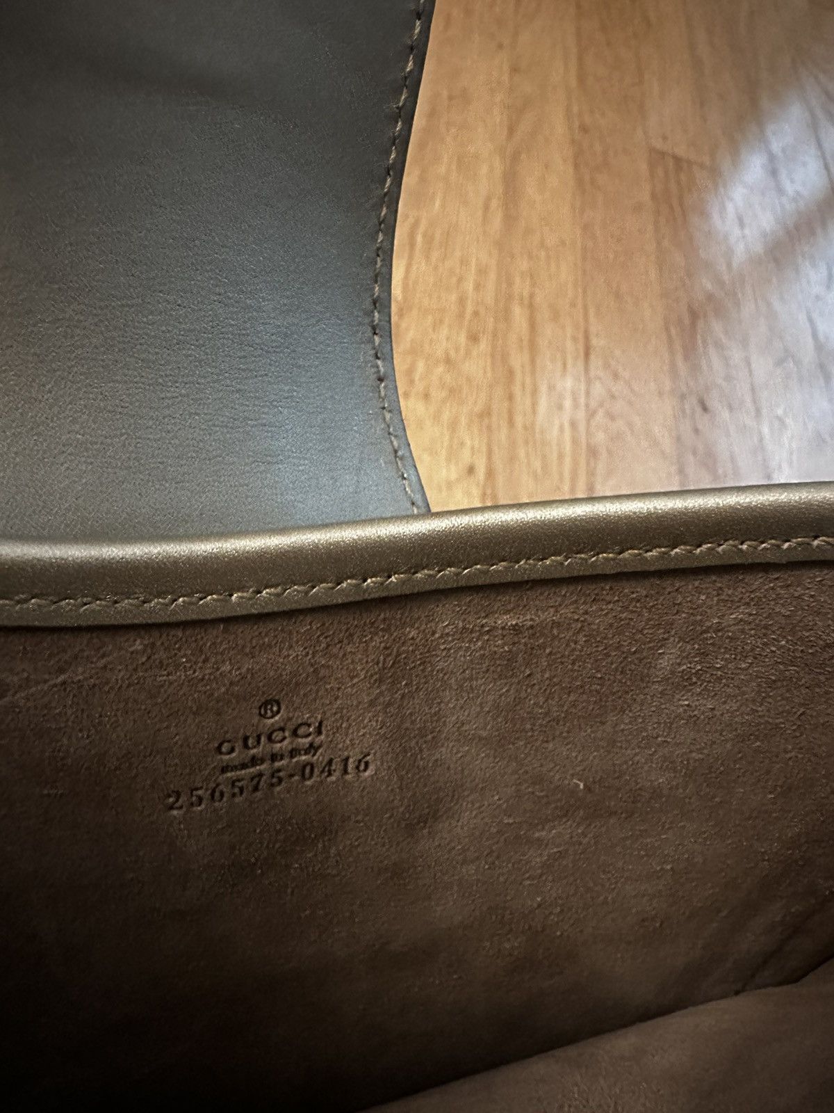 Designer × Gucci × Vintage Discontinued Gucci leather iPad case ‘Gold’ 2010 Size ONE SIZE - 5 Thumbnail