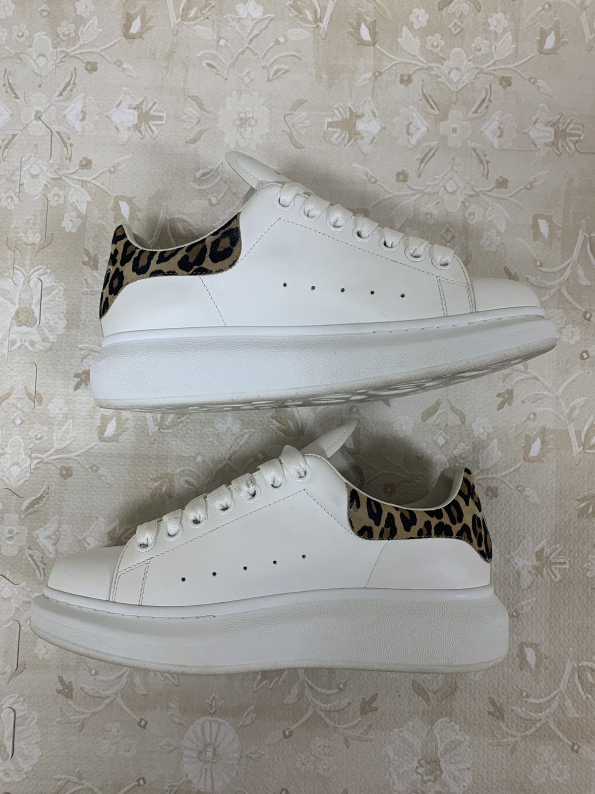 Alexander McQueen Alexander McQueen Oversized Sneakers White Leopard Size US 9 / IT 39 - 2 Thumbnail