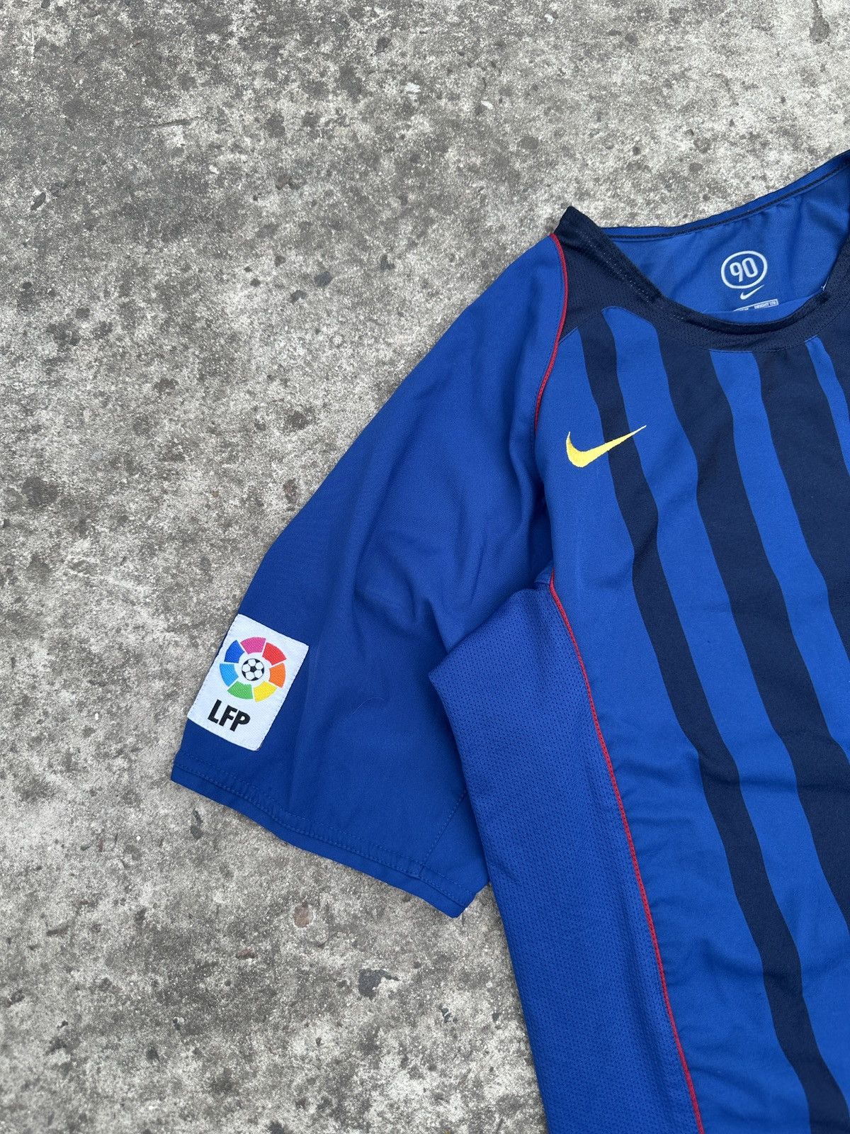 Nike Vintage Nike F.C.Barcelona 10 Ronaldinho Soccer Jersey M VTg Size US M / EU 48-50 / 2 - 2 Thumbnail