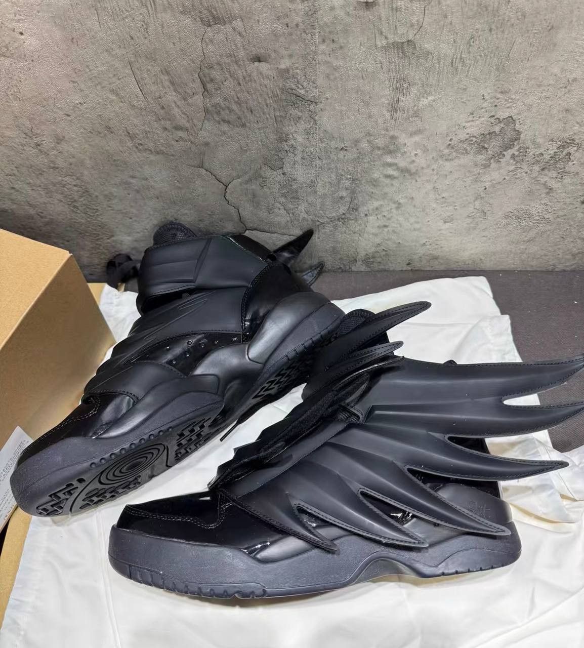 Jeremy Scott Adidas Jeremy Scott Wings 3.0 Wings Size US 9 / EU 42 - 1 Thumbnail