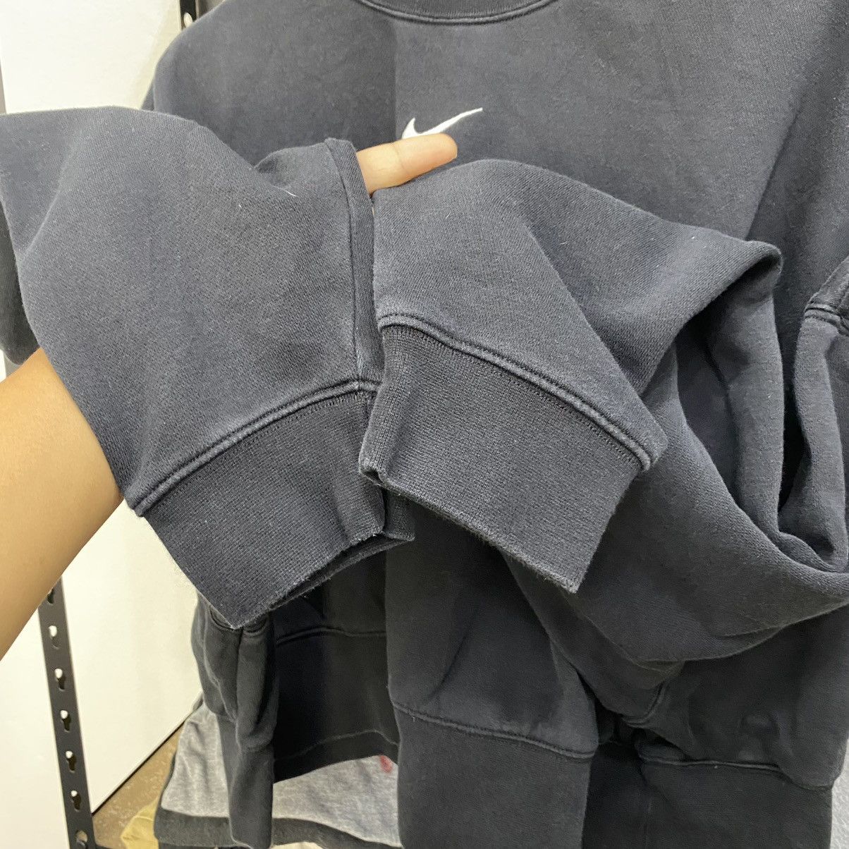 Nike × Vintage Sweatshirt Croptop Nike Mini Swoosh Center Logo Crewneck Size M / US 6-8 / IT 42-44 - 5 Thumbnail