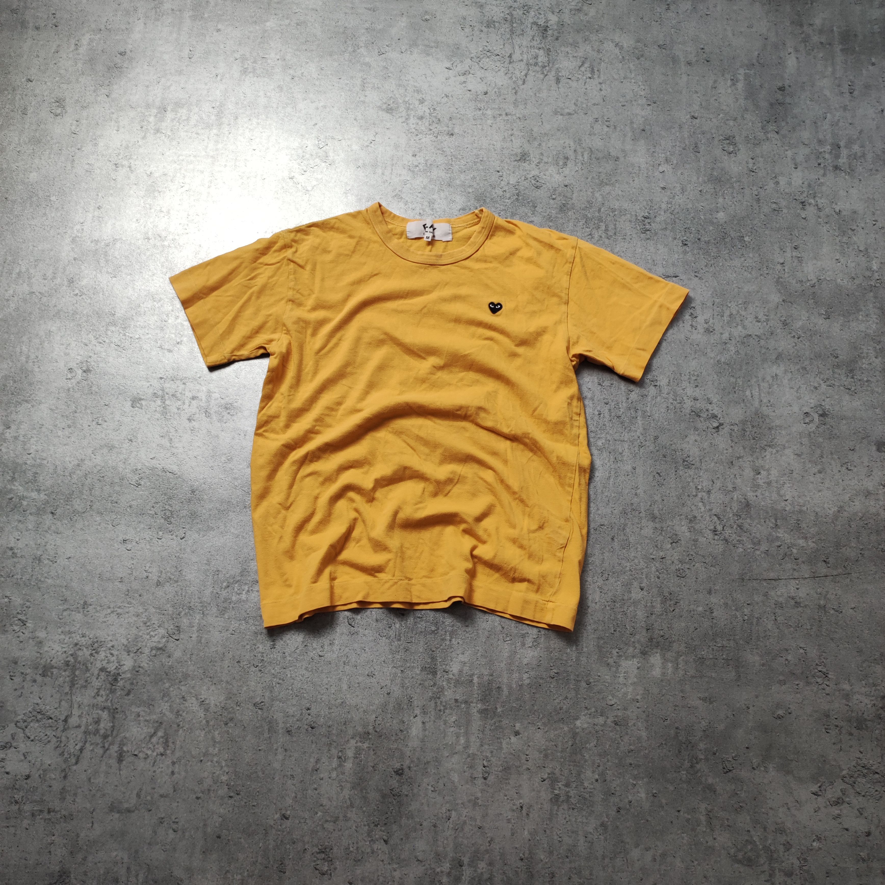 Comme des Garcons × Comme des Garcons PLAY CDG Play Comme Des Garcons Small Heart Logo Yellow Tee Size M / US 6-8 / IT 42-44 - 1 Thumbnail