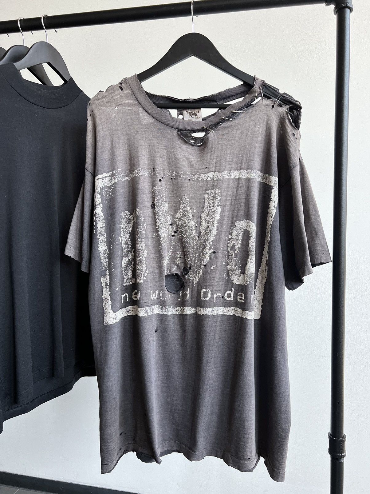 Vintage Vintage Thrashed 90s Repaired NWO Tee Size US XL / EU 56 / 4 - 1 Thumbnail