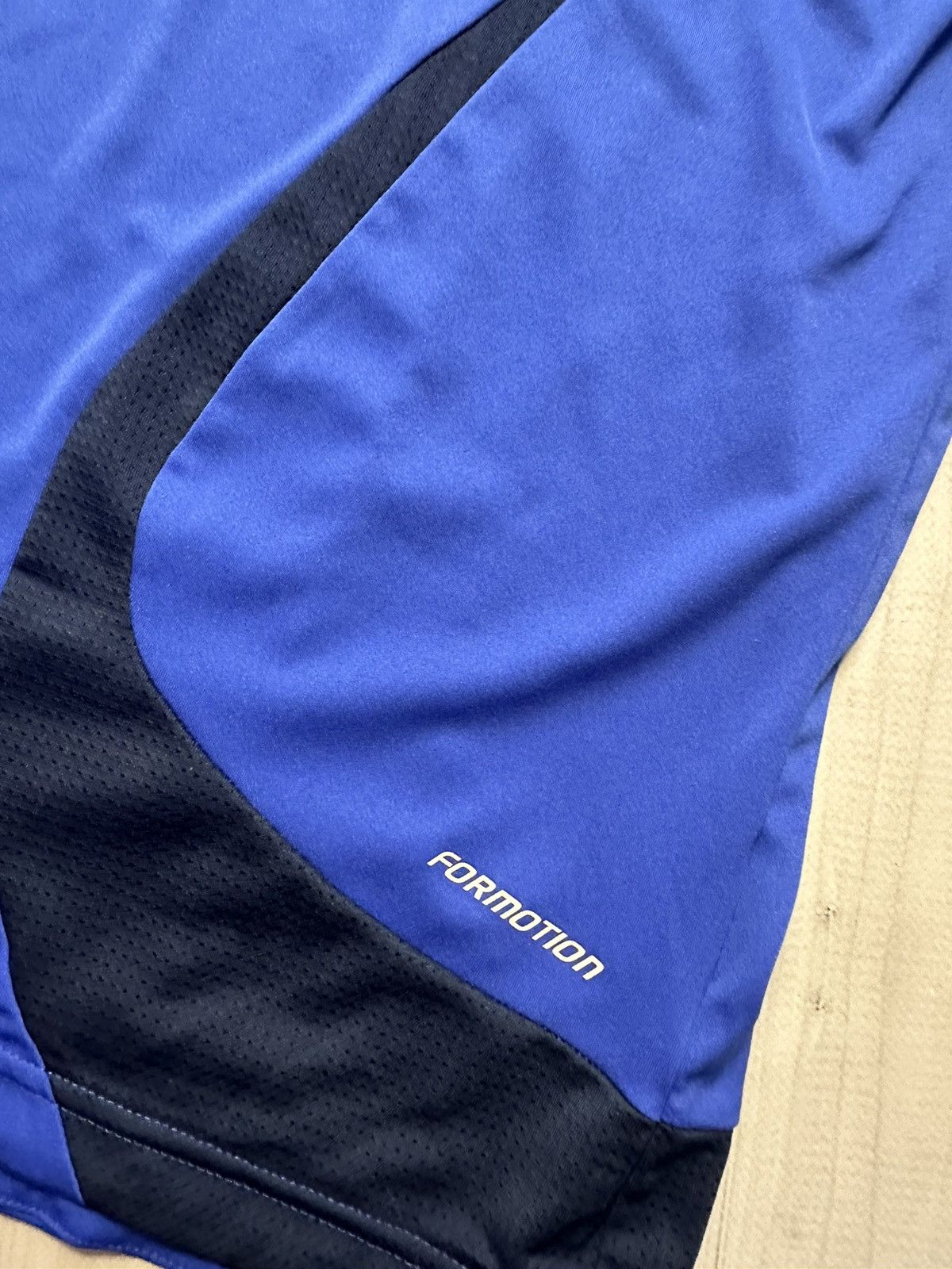 Adidas × Vintage Vintage adidas Chelsea soccer jersey size L blue Size US L / EU 52-54 / 3 - 4 Thumbnail