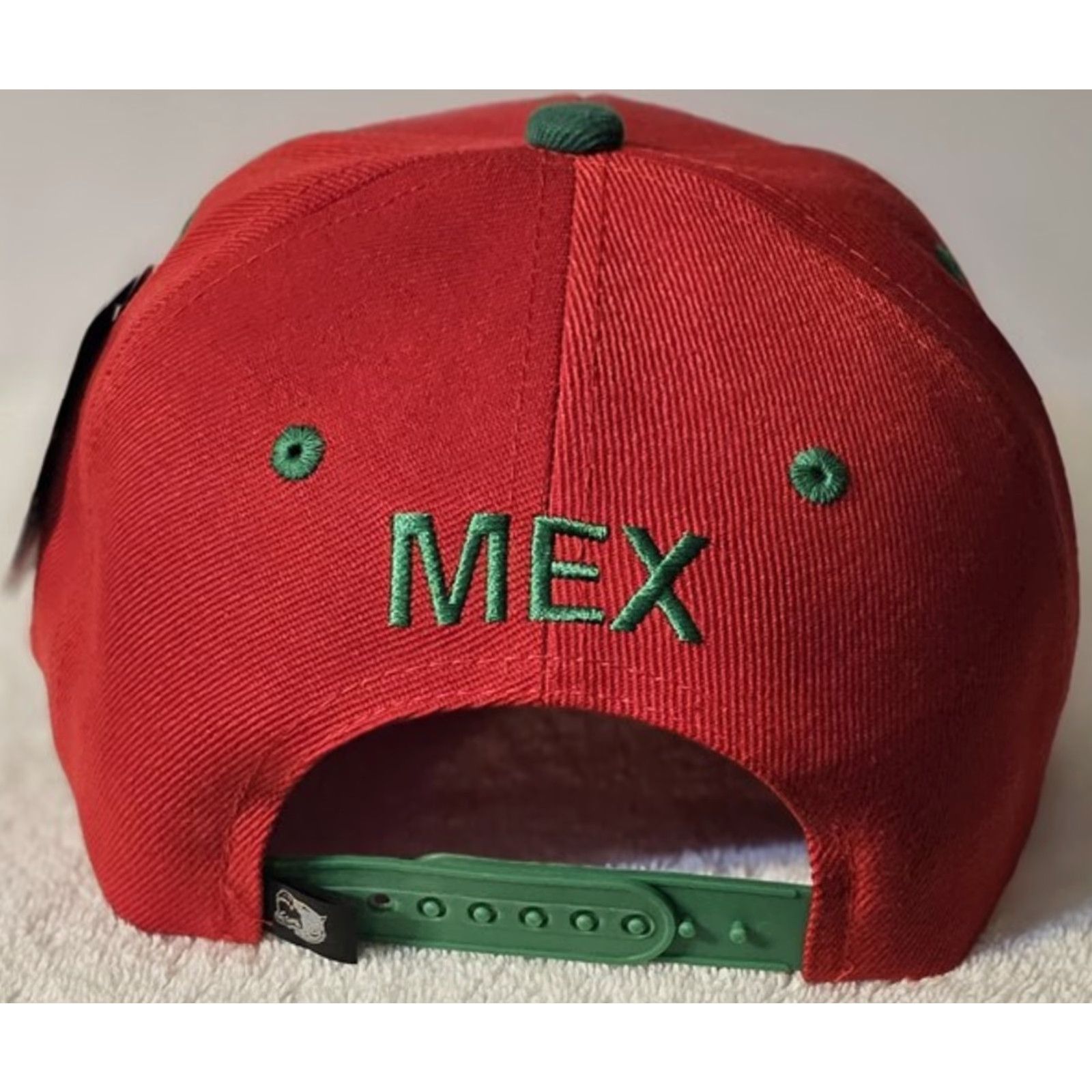 Vintage MEXICO MEXICAN FLAG EAGLE BIRD SNAKE SNAPBACK BASEBALL CAP ( RED ) RED MEXICO MEXICAN FLAG EAGLE BIRD SNAKE SNAPBACK BASEBALL CAP Size ONE SIZE - 2 Thumbnail
