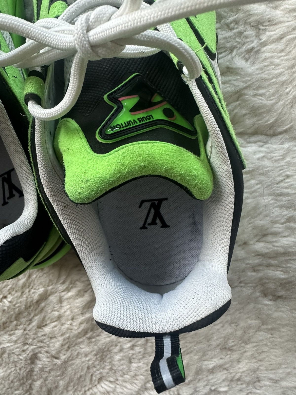 Louis Vuitton LV RUNNER TACTIC GREEN Size US 10.5 / EU 43-44 - 6 Thumbnail