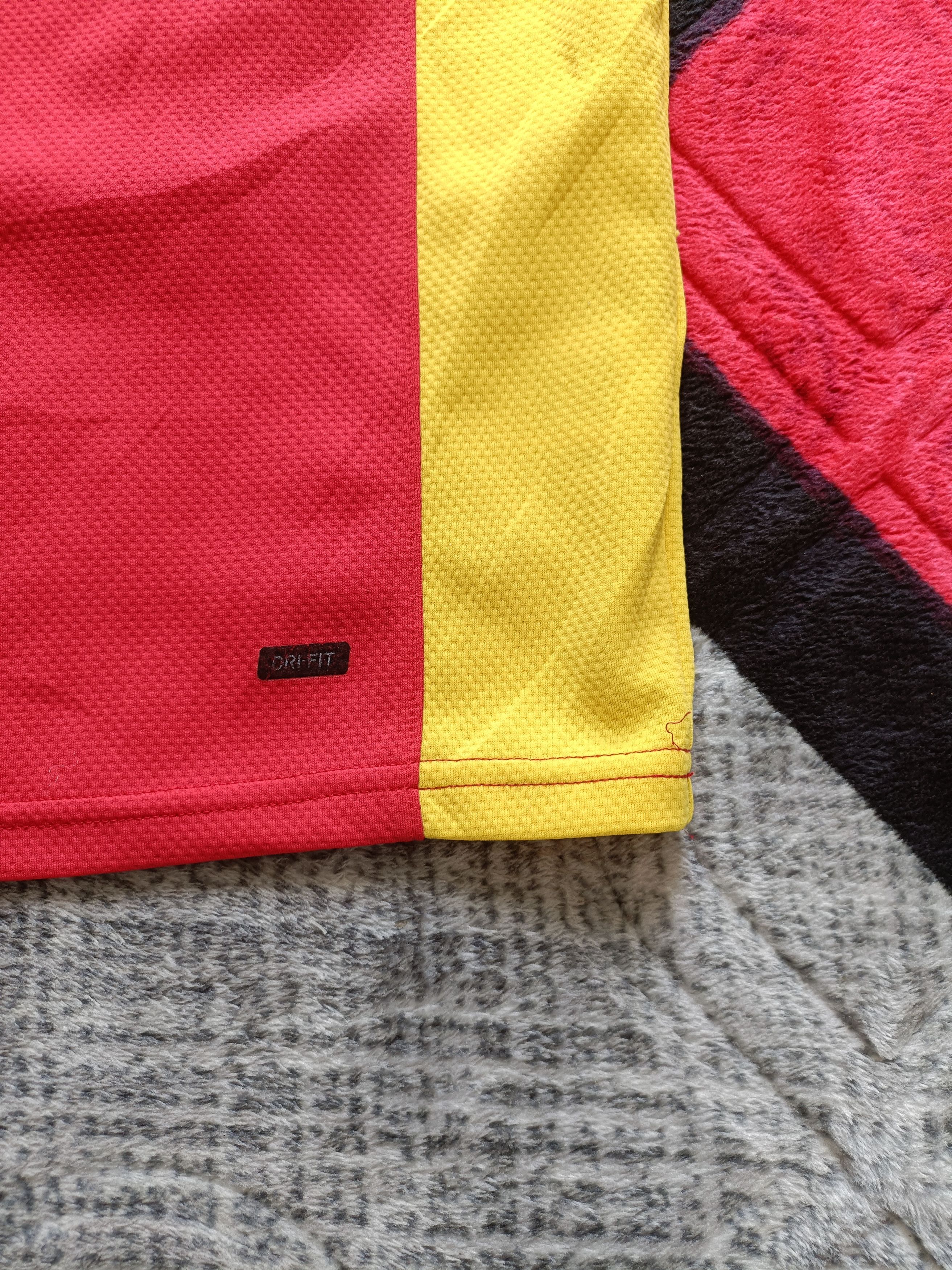 Nike × Vintage Vintage Nike Dri-Fit Soccer Jersey Embroidered Swoosh XL Red Size US XL / EU 56 / 4 - 2 Thumbnail